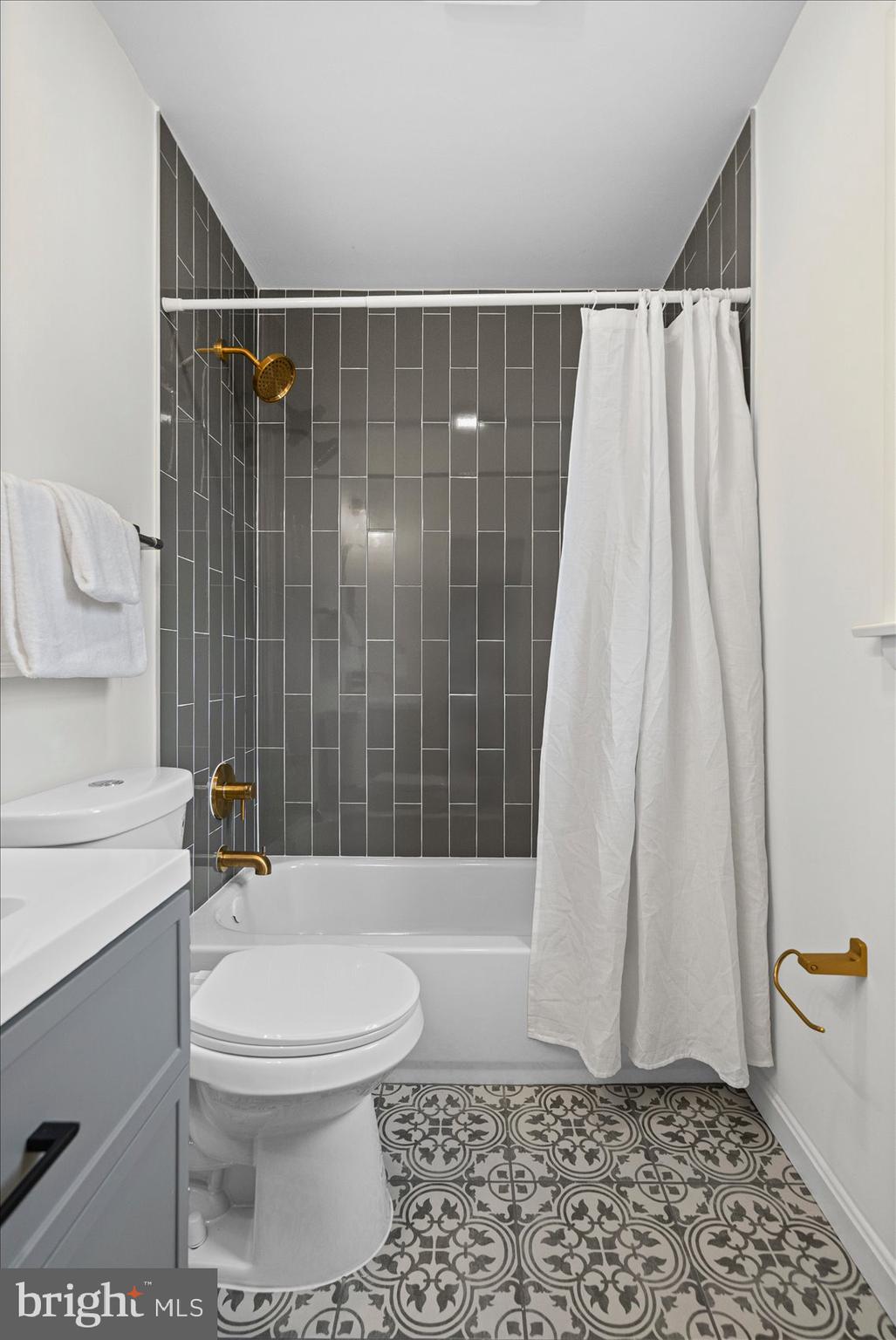 WHISPERING VALLEY - Residential