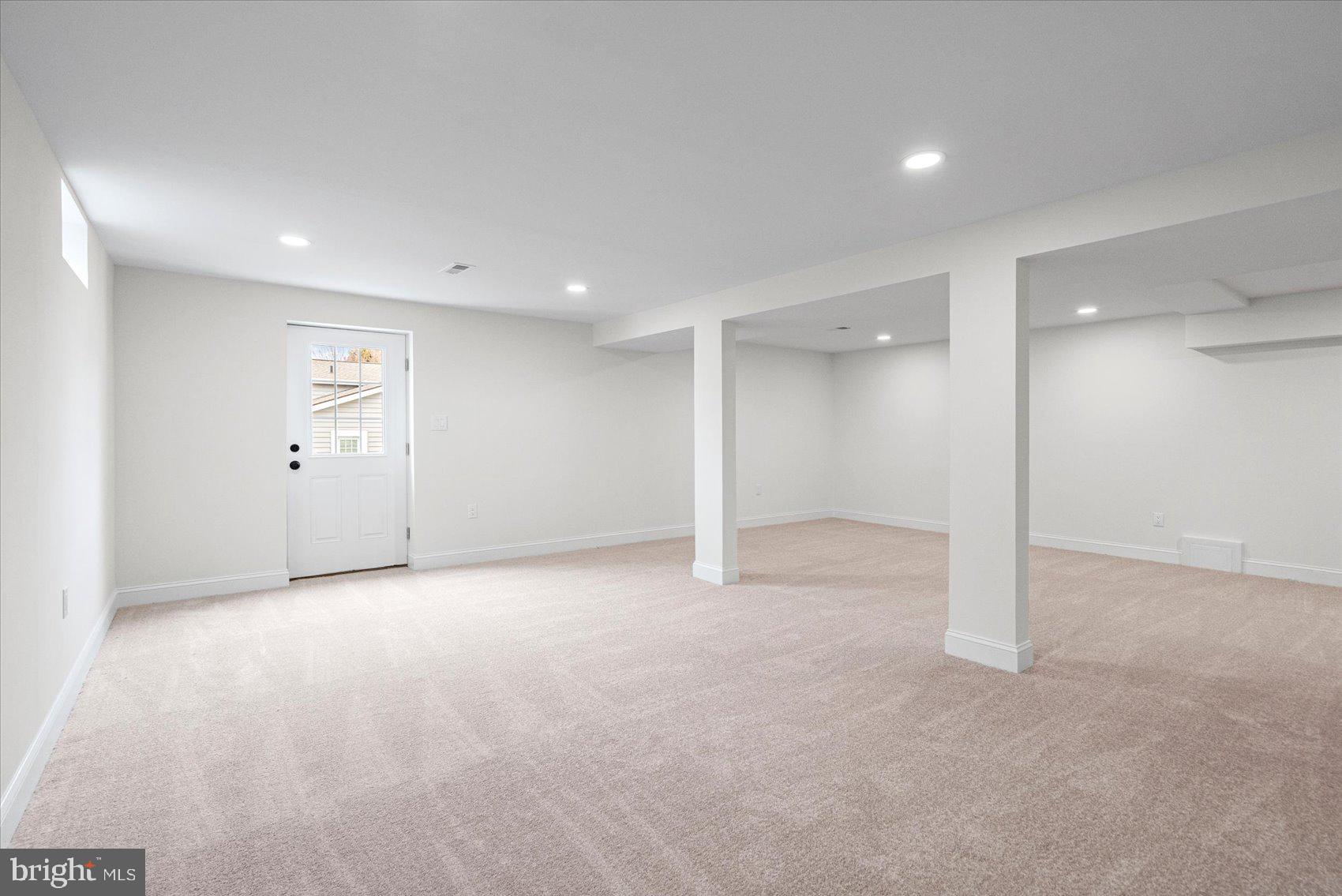 WHISPERING VALLEY - Residential