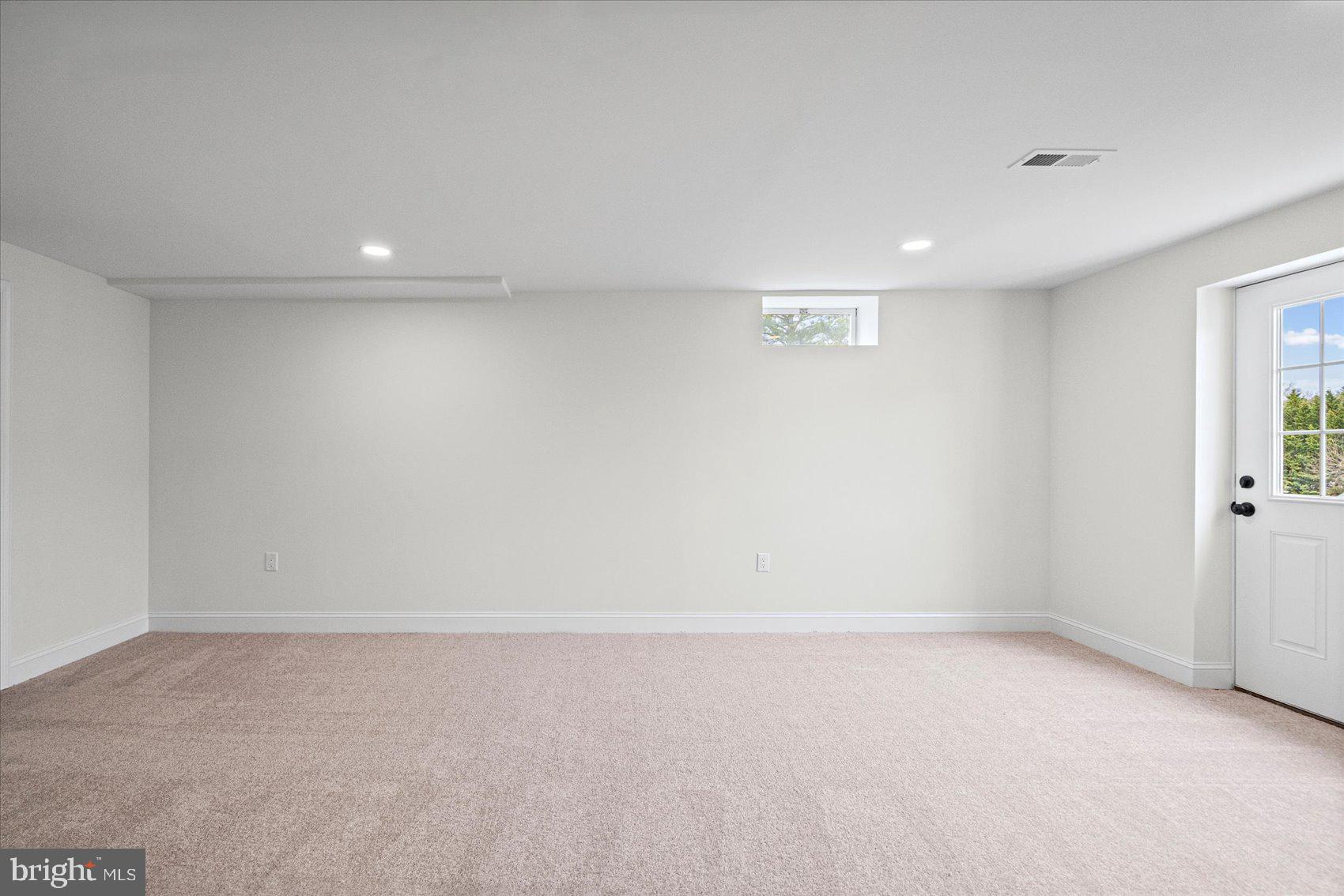 WHISPERING VALLEY - Residential