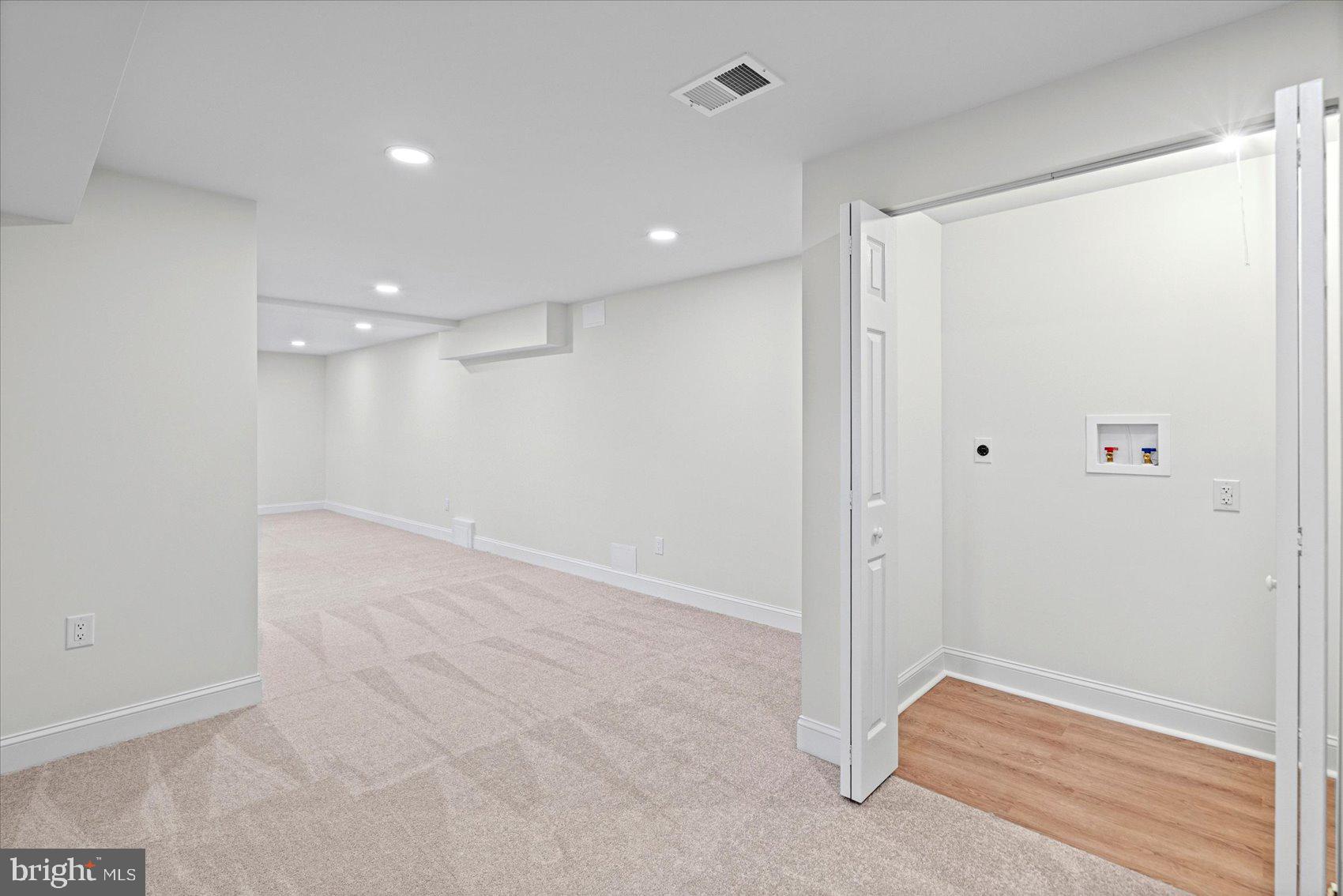 WHISPERING VALLEY - Residential