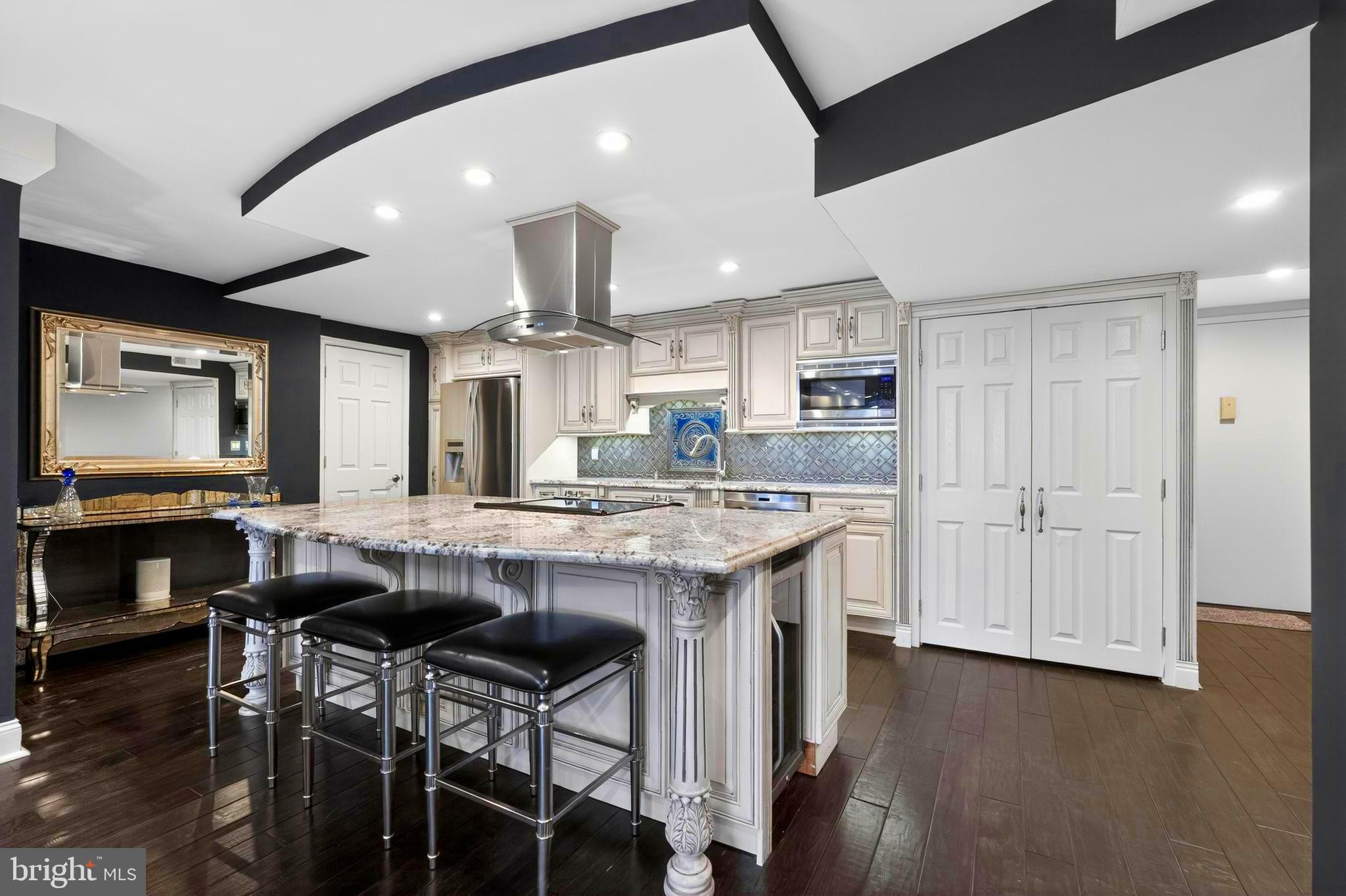 AVENUE OF THE ARTS - Residential