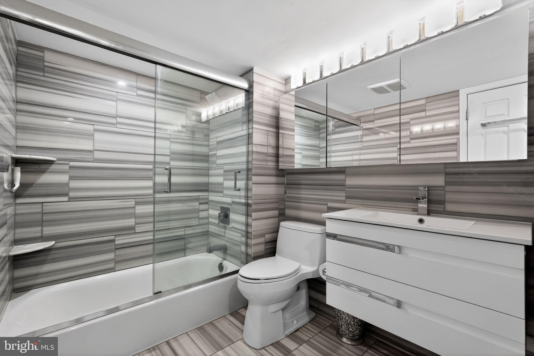 AVENUE OF THE ARTS - Residential