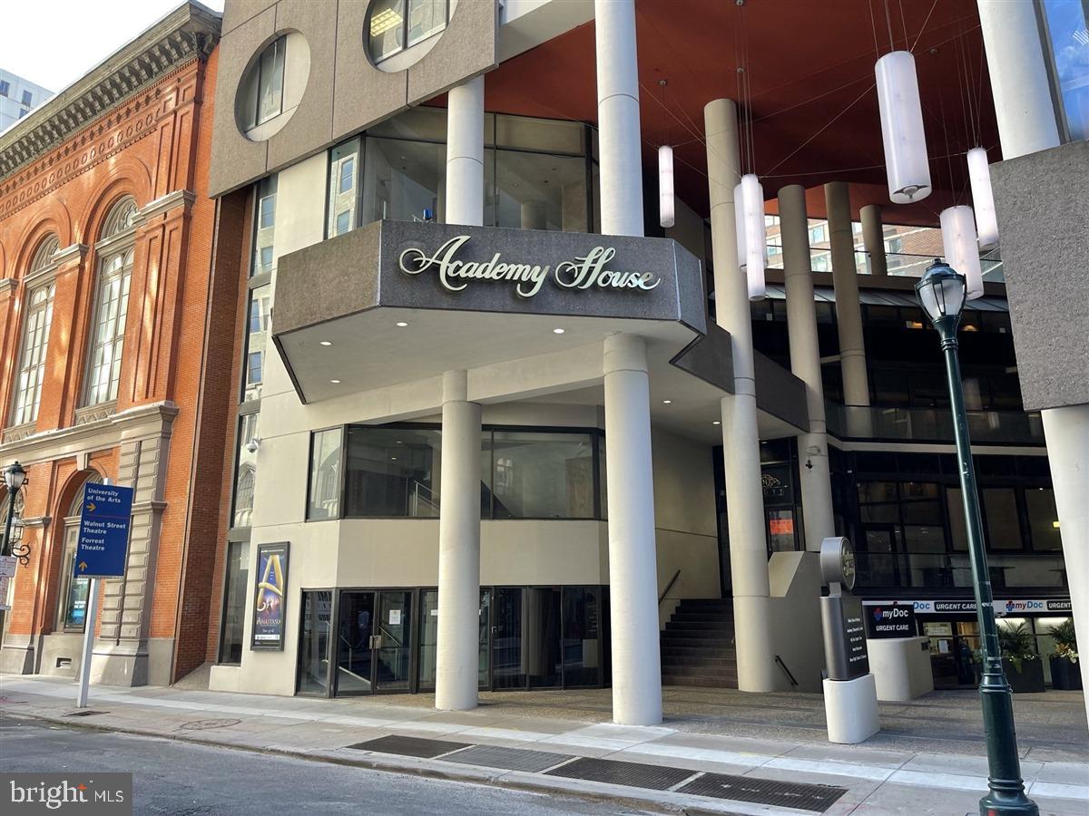 AVENUE OF THE ARTS - Residential