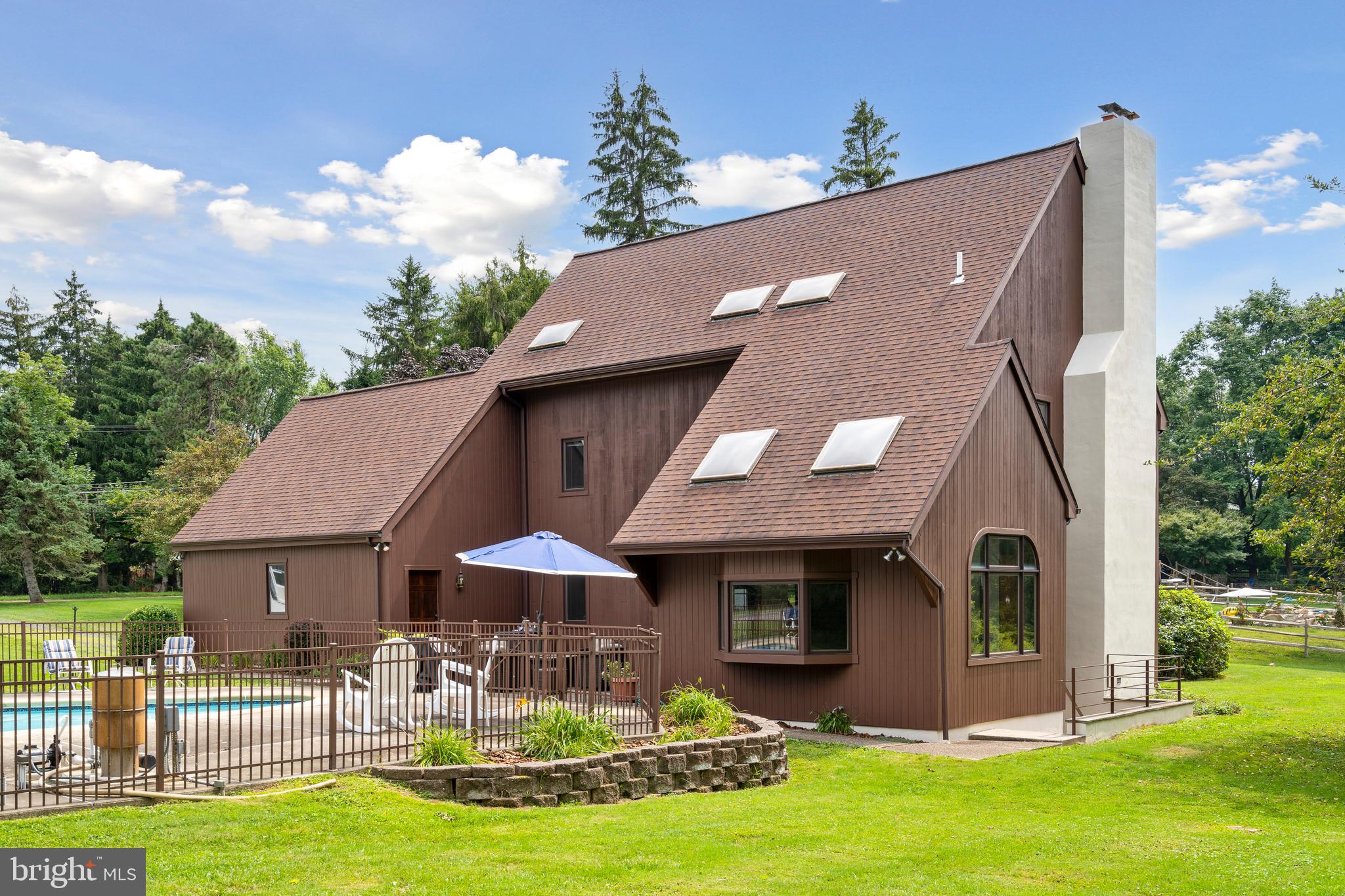 JOHNSON COMMONS - Residential Income