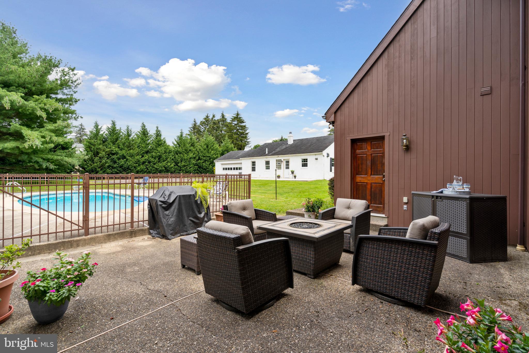 JOHNSON COMMONS - Residential Income