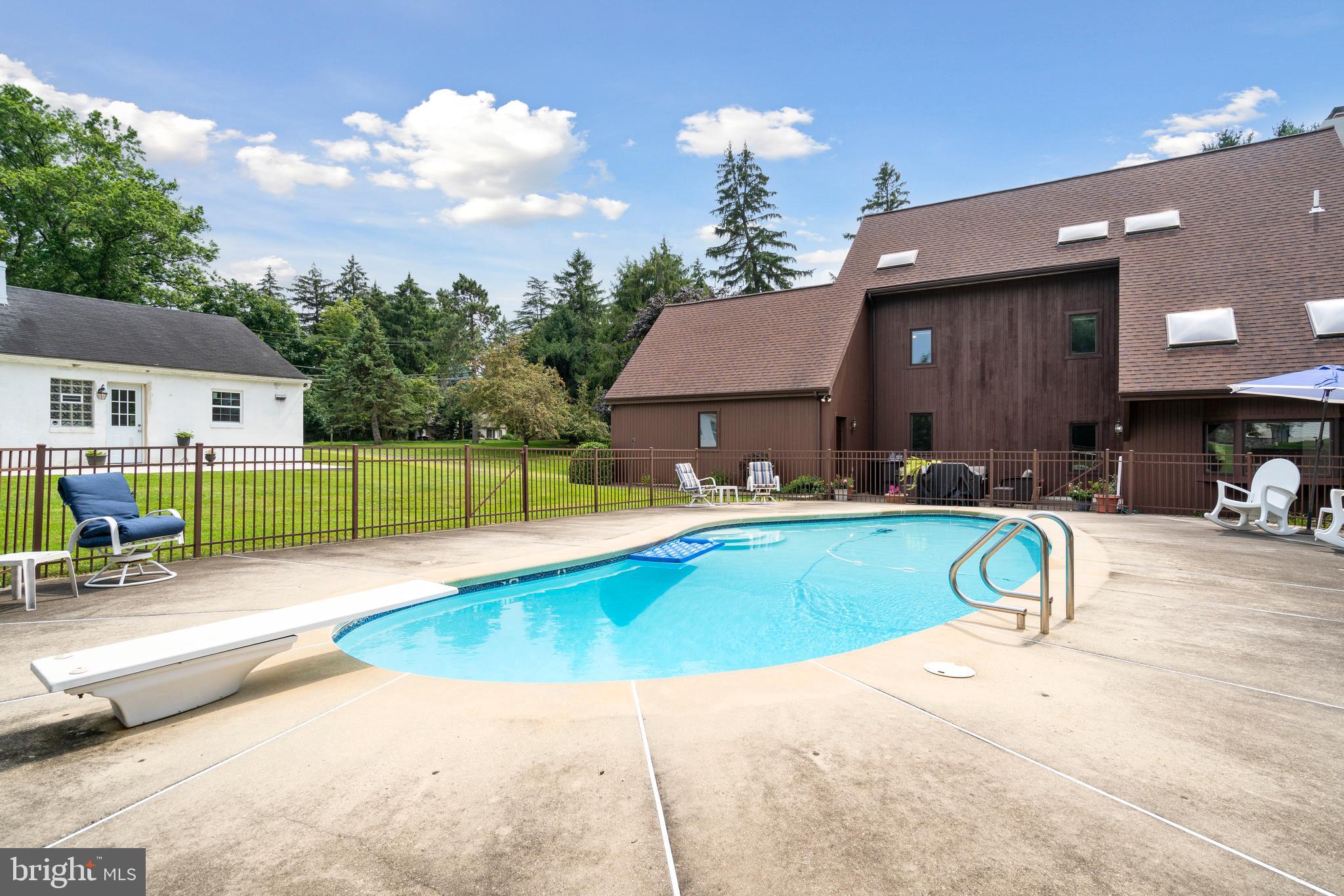 JOHNSON COMMONS - Residential Income