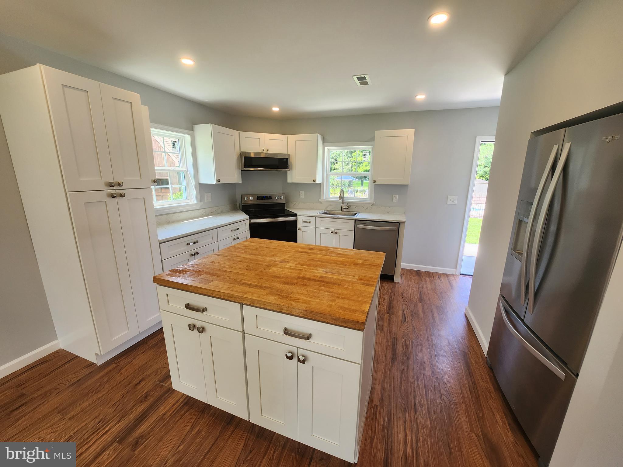 JOHNSON COMMONS - Residential Income