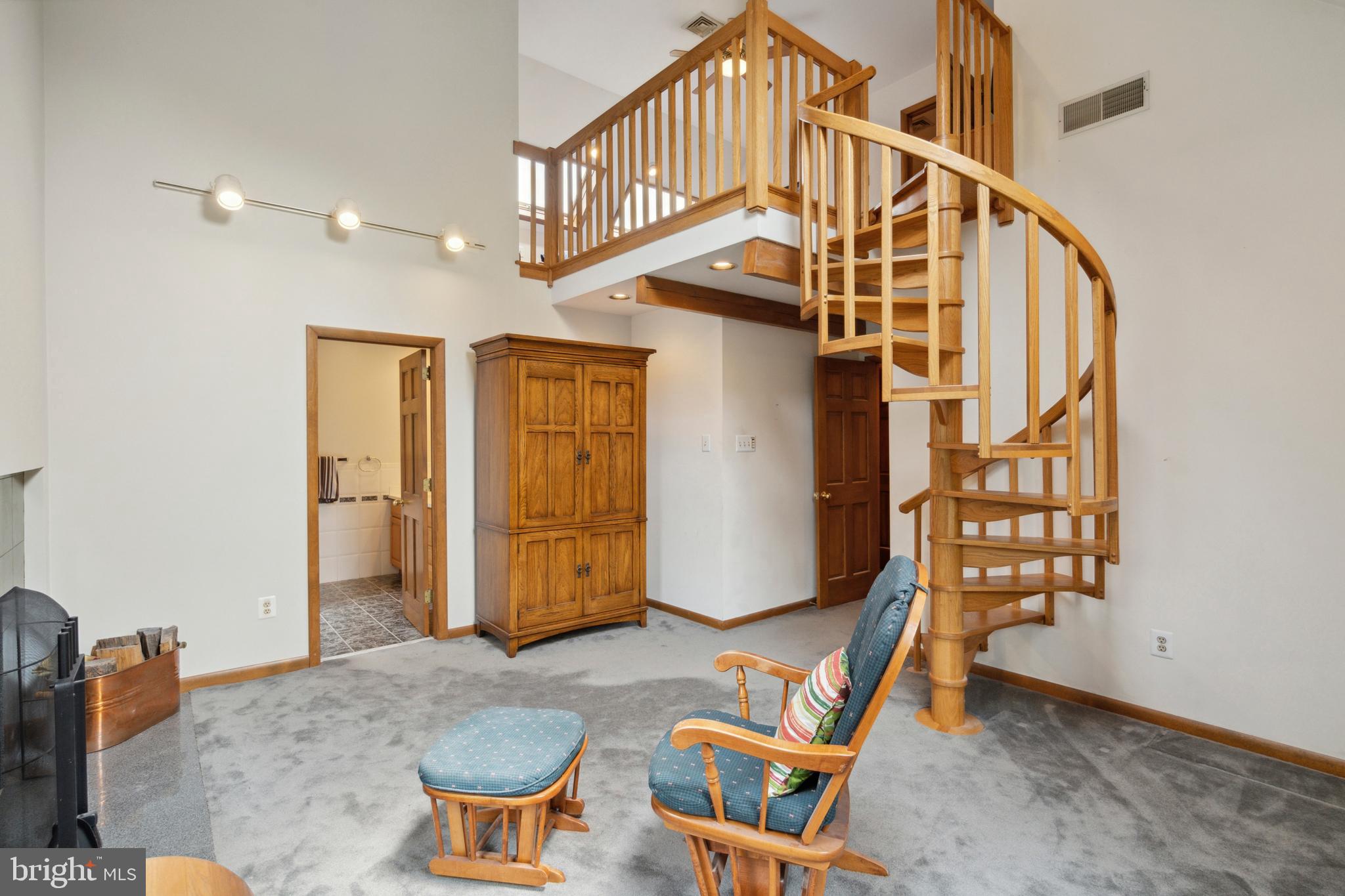 JOHNSON COMMONS - Residential Income