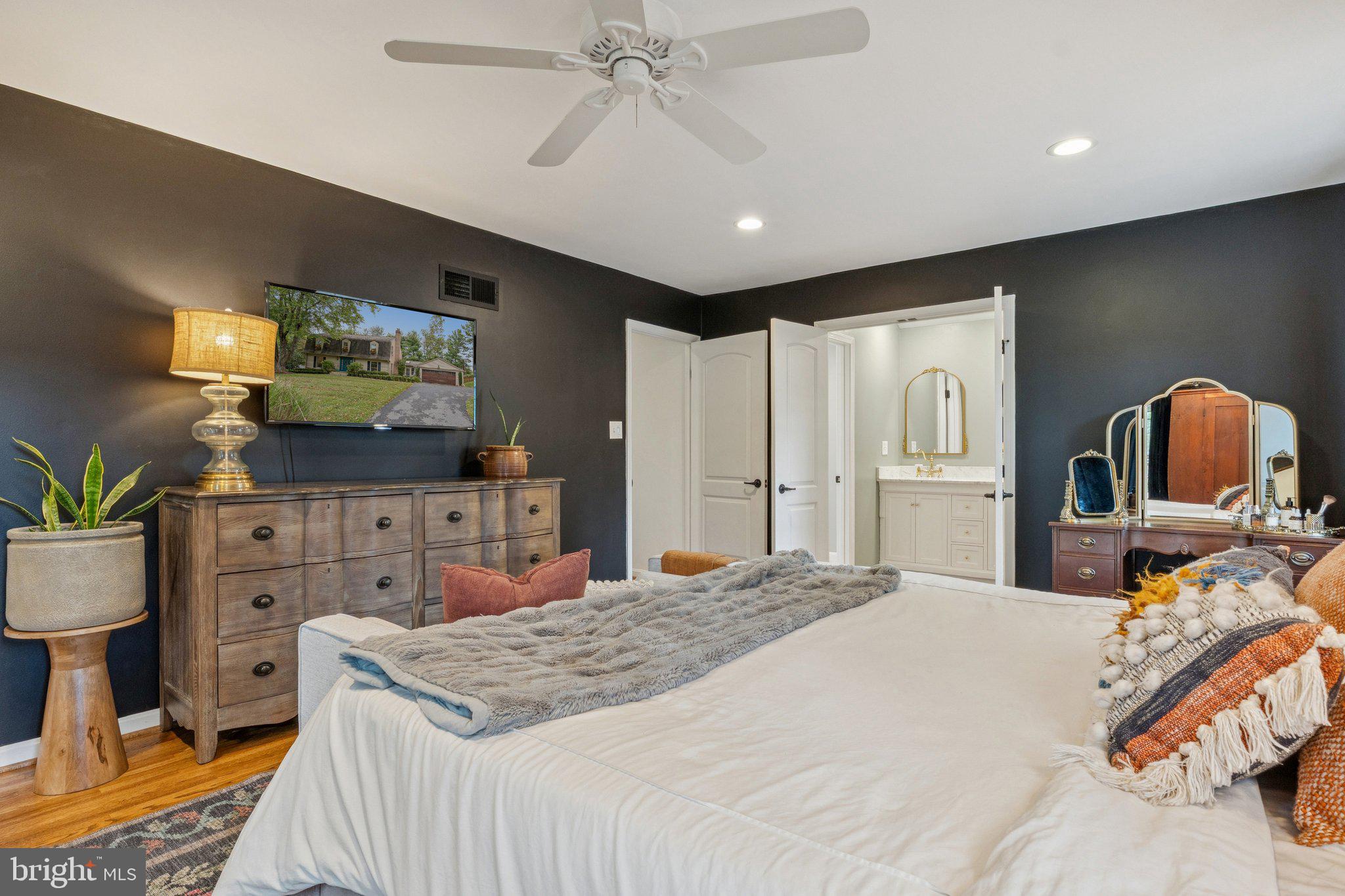 SHERWOOD FOREST MANOR - Residential