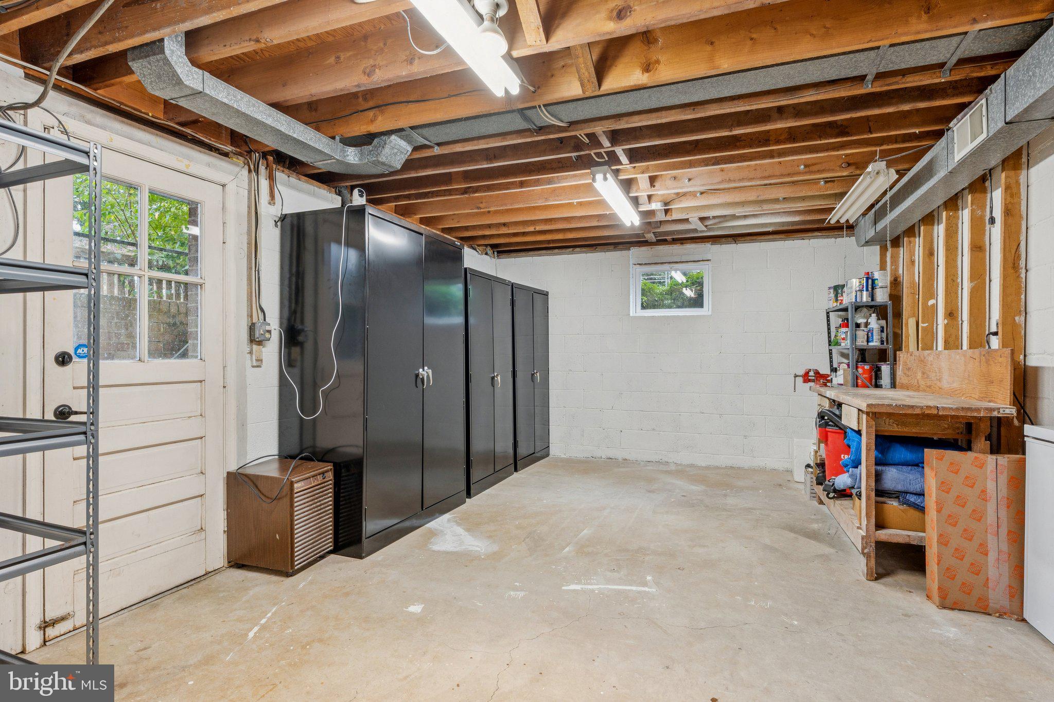 SHERWOOD FOREST MANOR - Residential