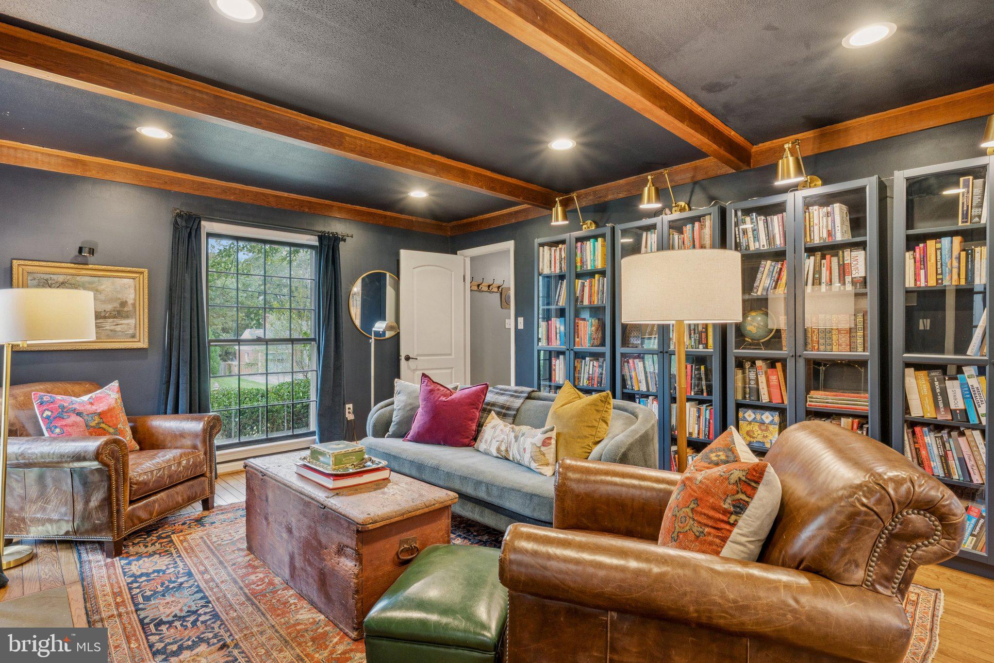 SHERWOOD FOREST MANOR - Residential