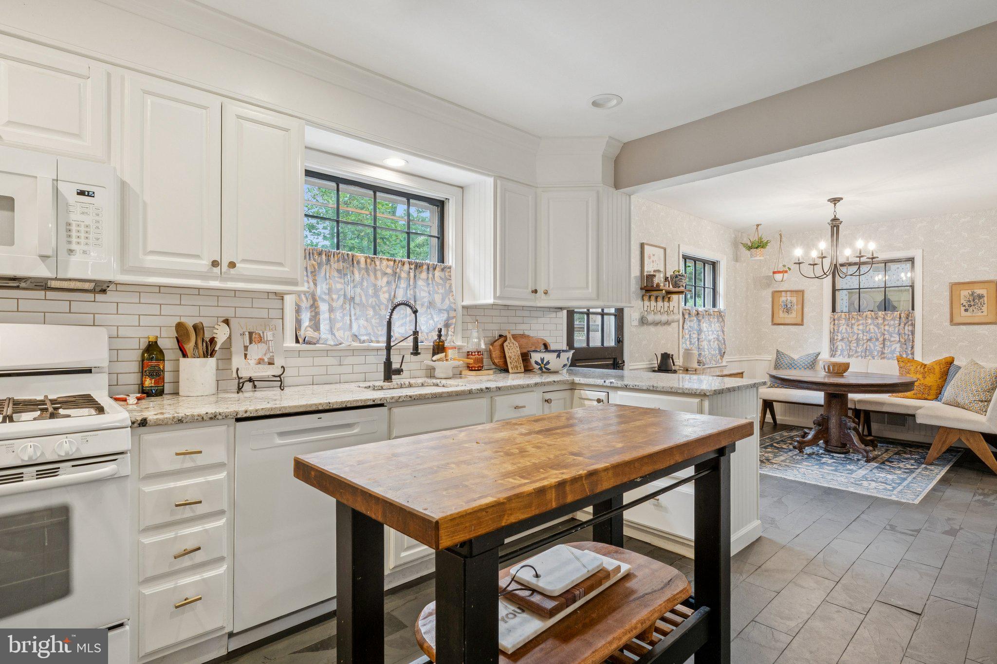 SHERWOOD FOREST MANOR - Residential