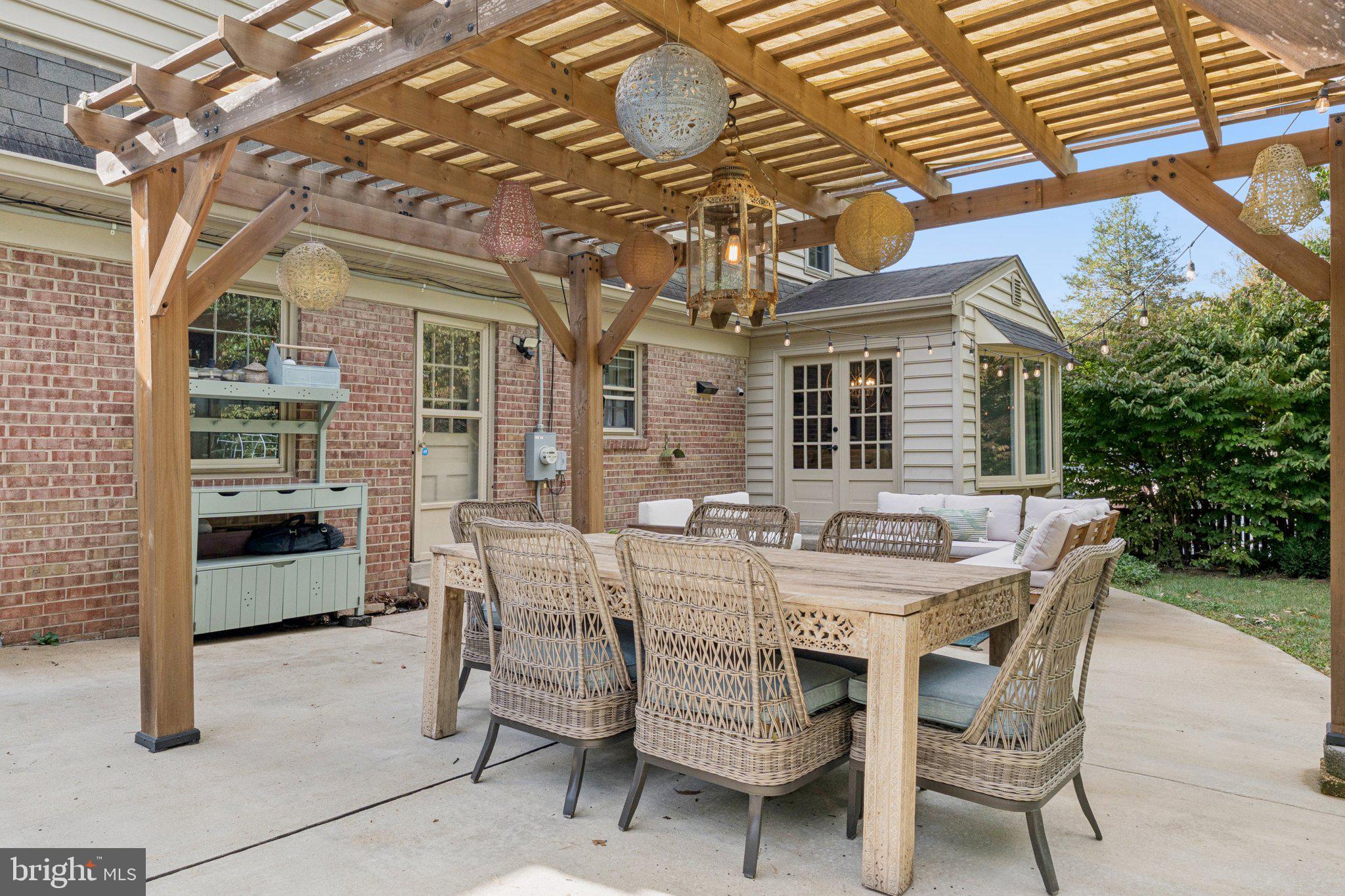 SHERWOOD FOREST MANOR - Residential