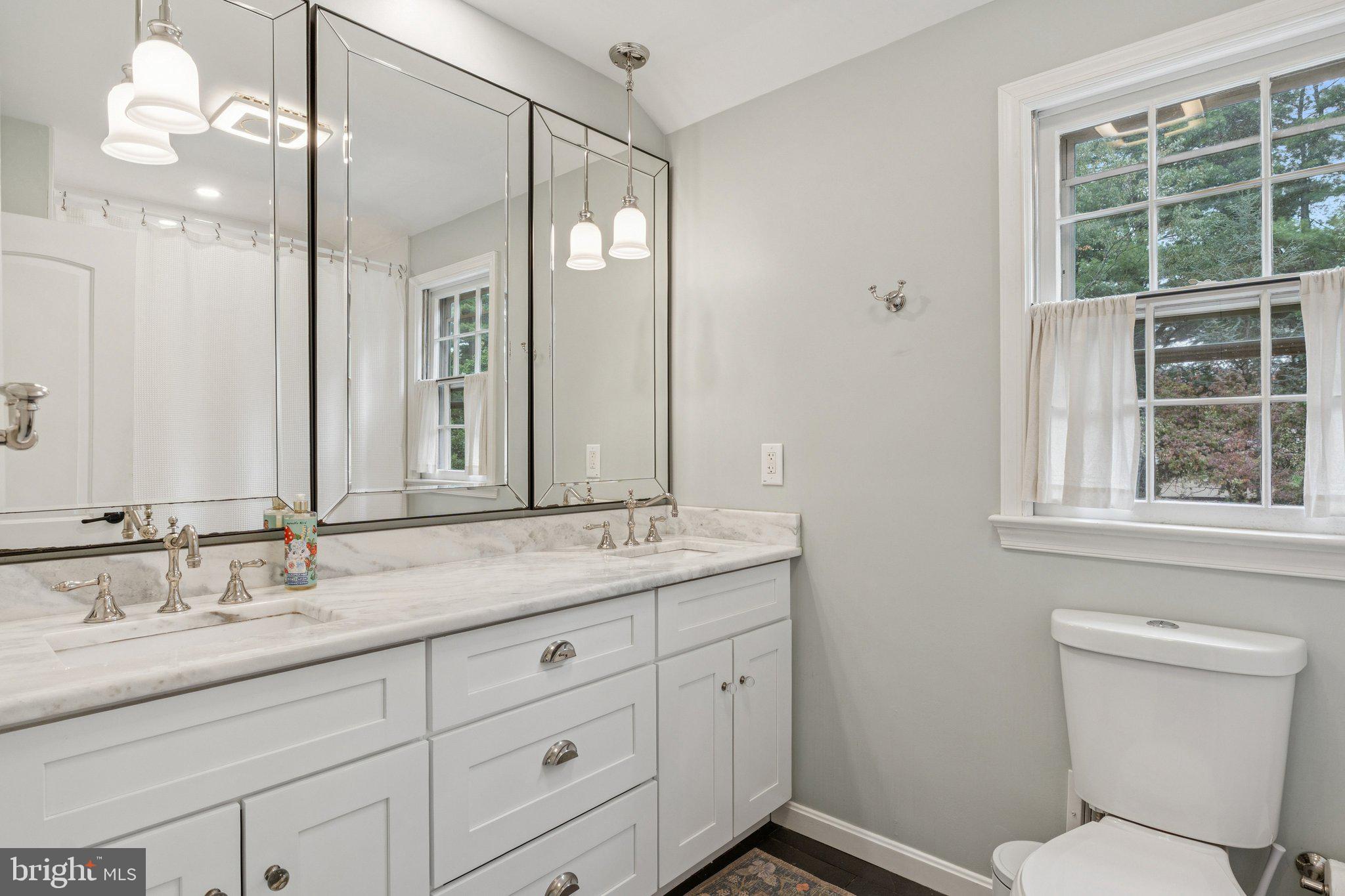 SHERWOOD FOREST MANOR - Residential