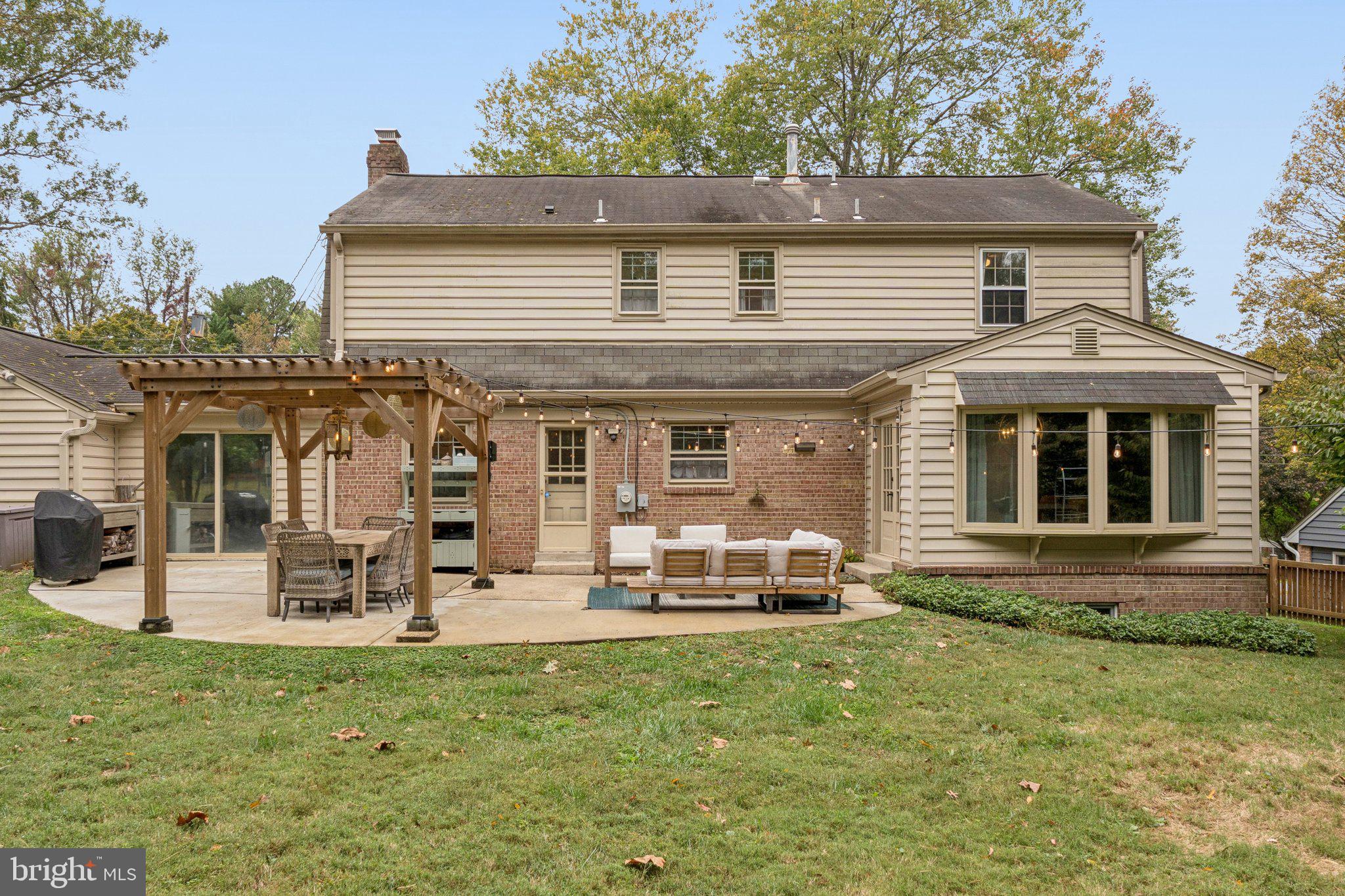 SHERWOOD FOREST MANOR - Residential