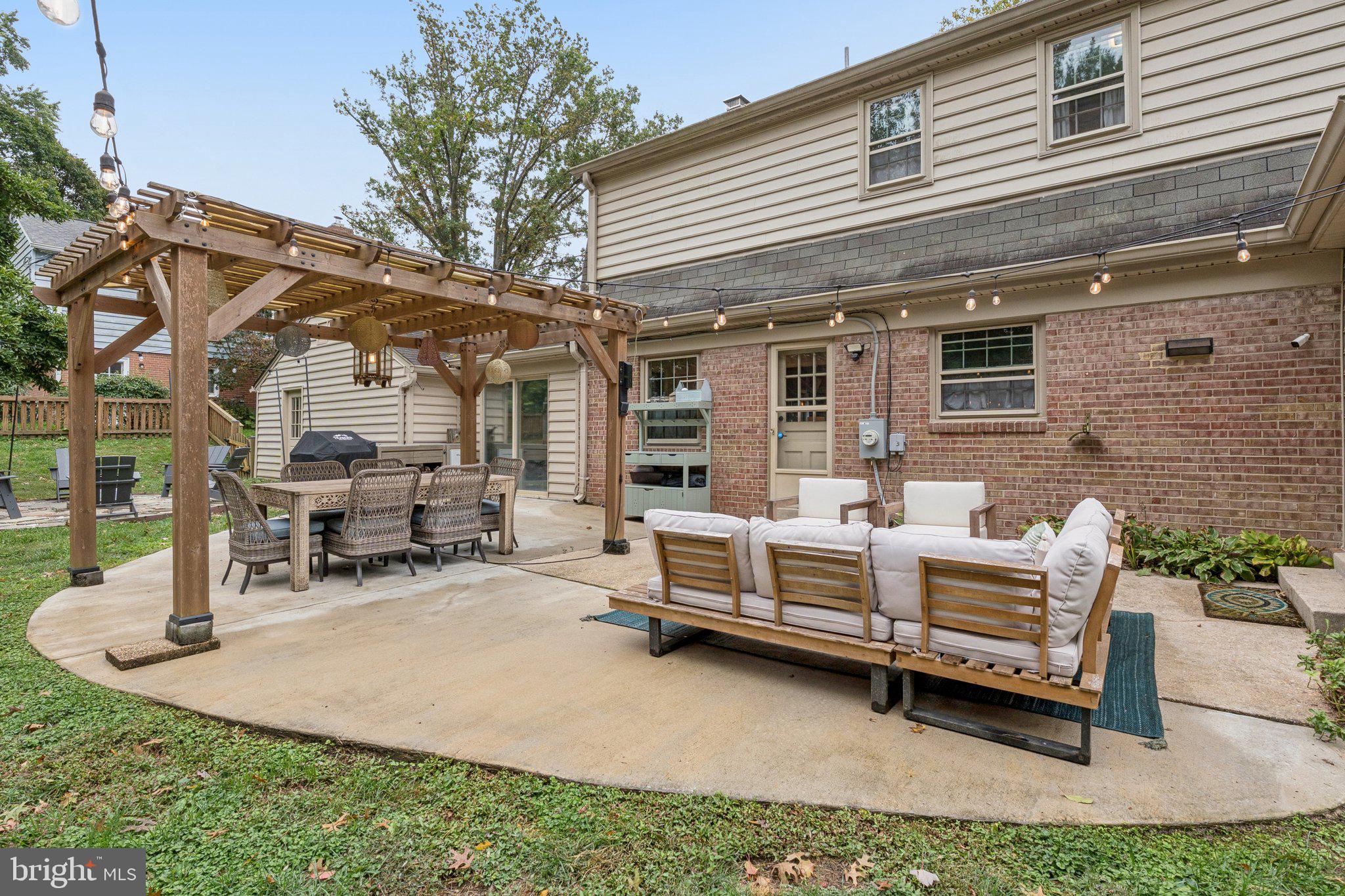 SHERWOOD FOREST MANOR - Residential