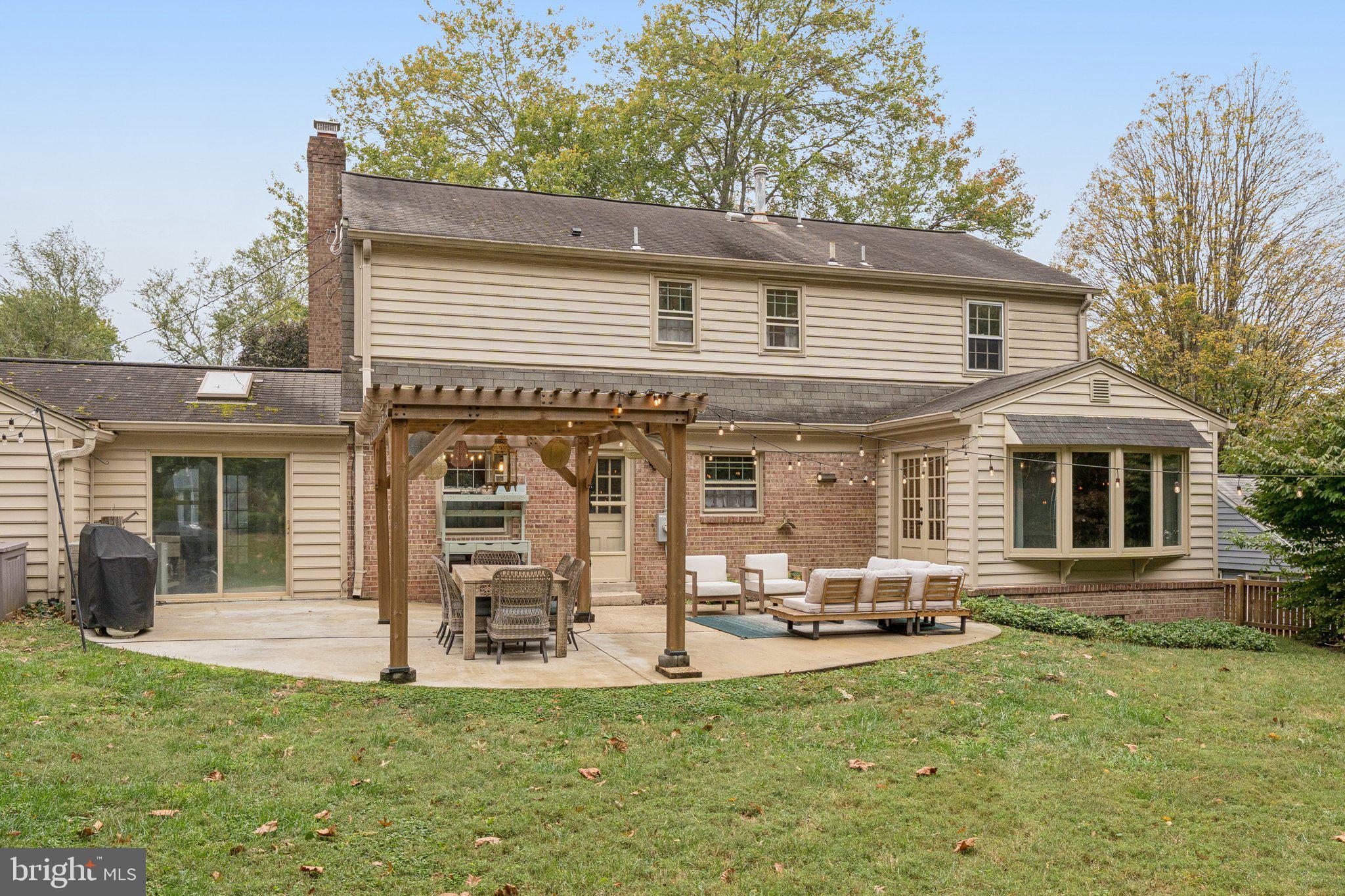 SHERWOOD FOREST MANOR - Residential
