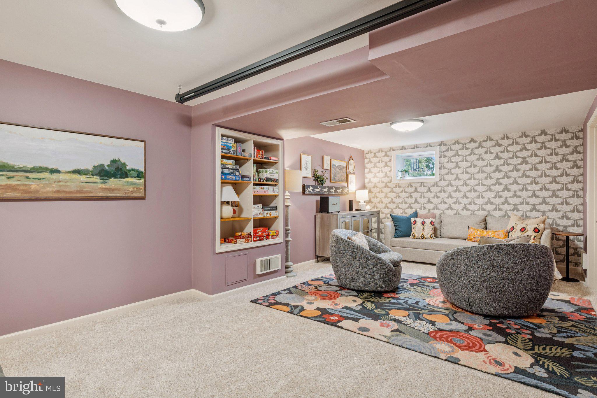 SHERWOOD FOREST MANOR - Residential