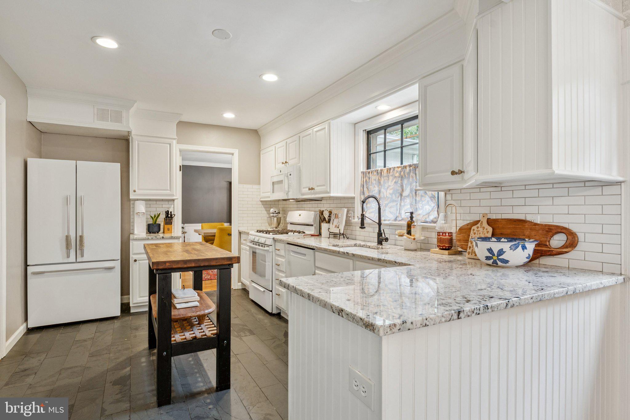 SHERWOOD FOREST MANOR - Residential