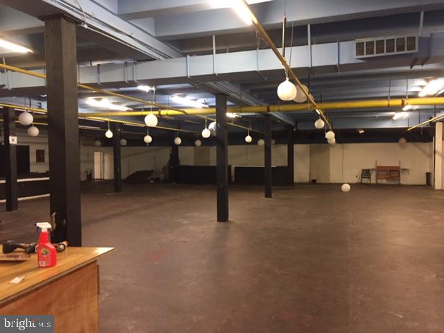 FERN ROCK - Commercial Lease