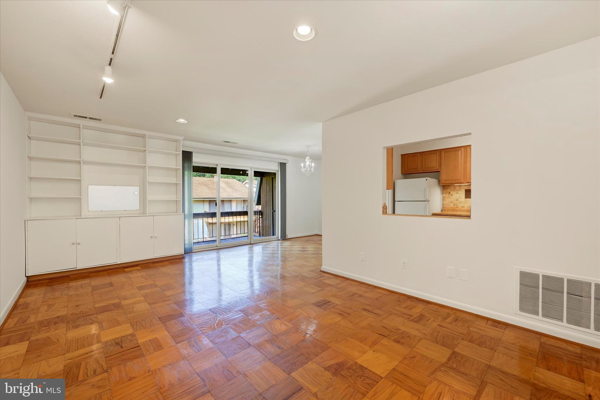6 CROSS KEYS ROAD 6E