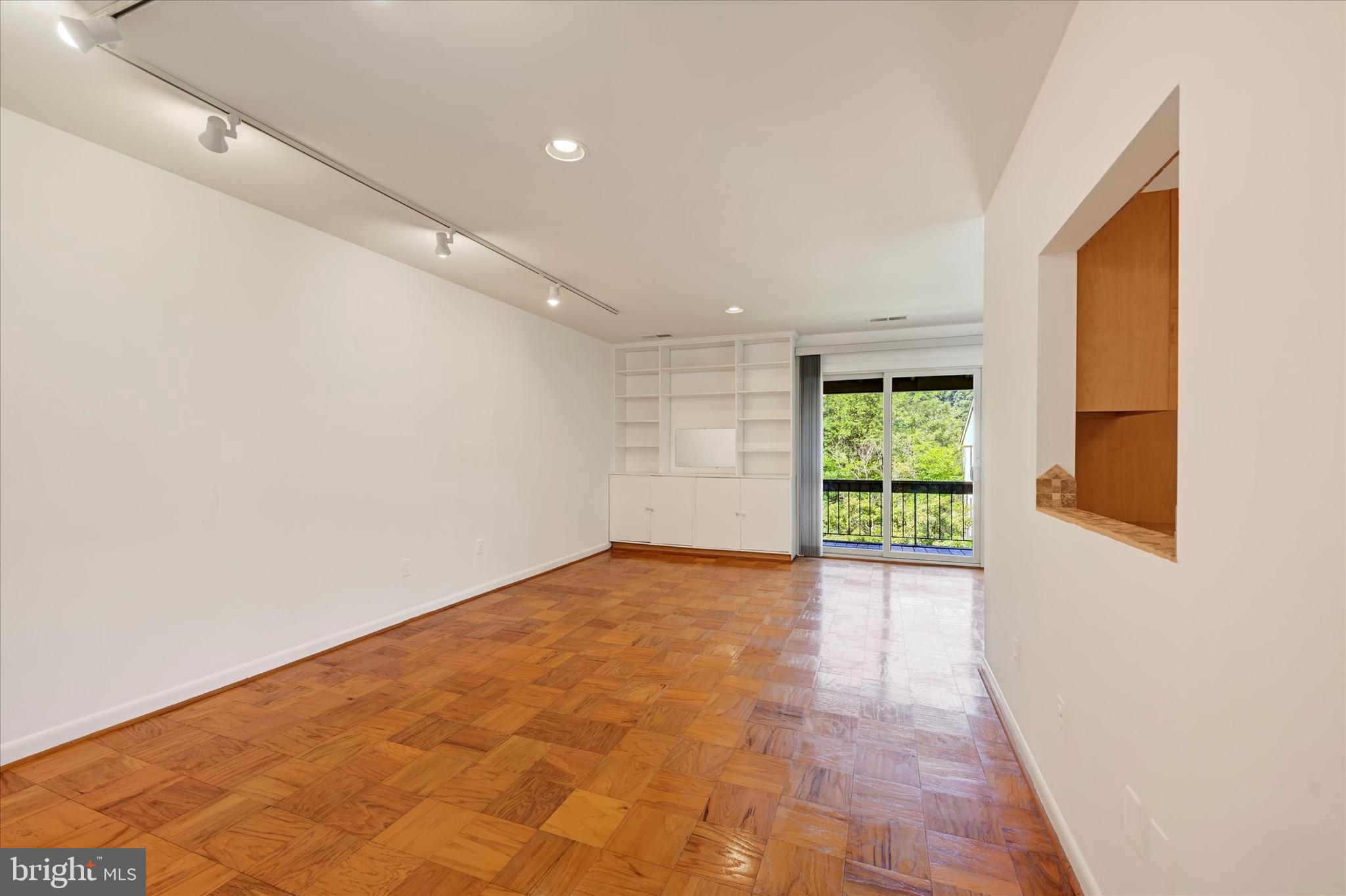 6 CROSS KEYS ROAD 6E
