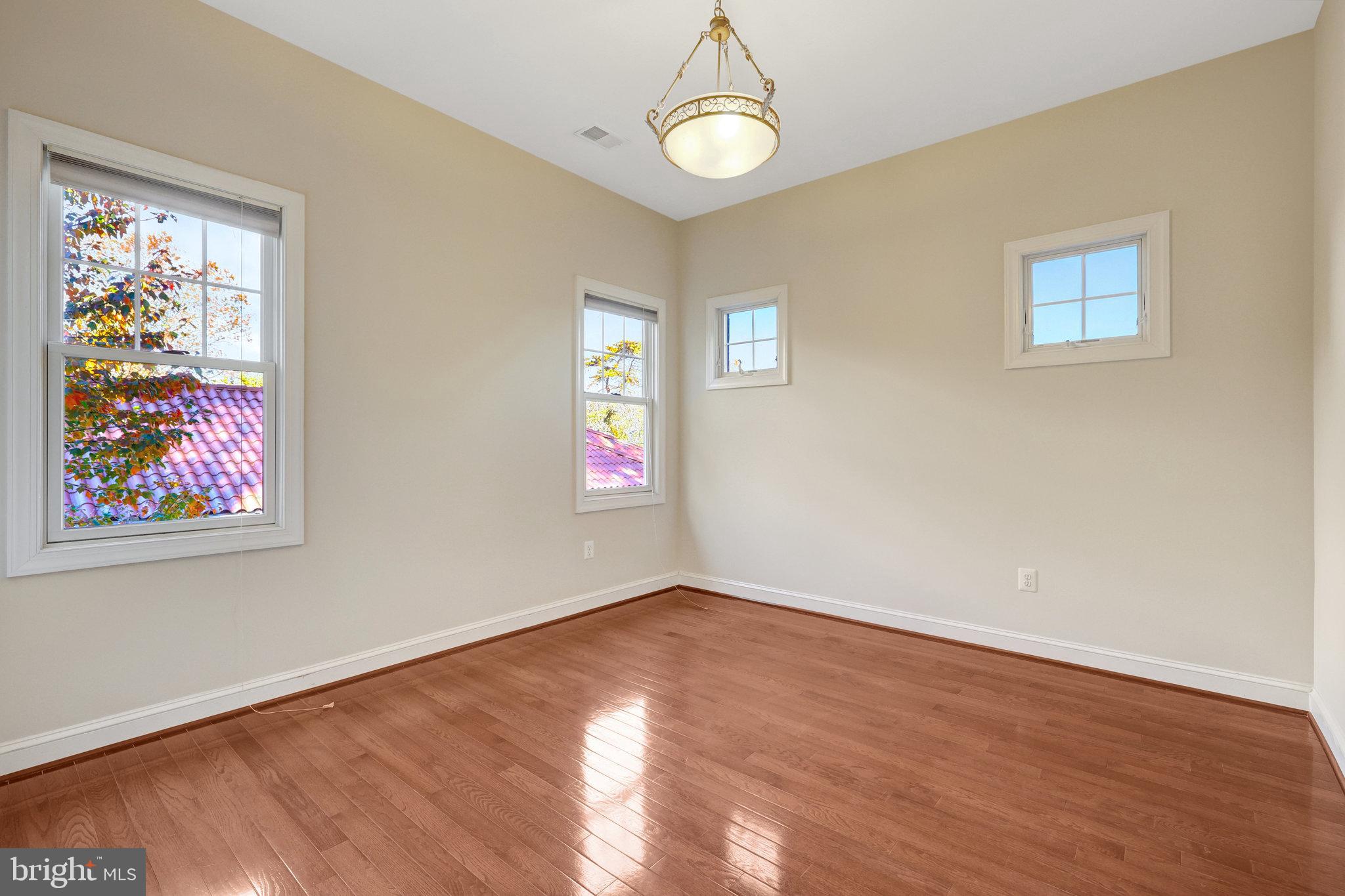 WEST MC LEAN - Residential