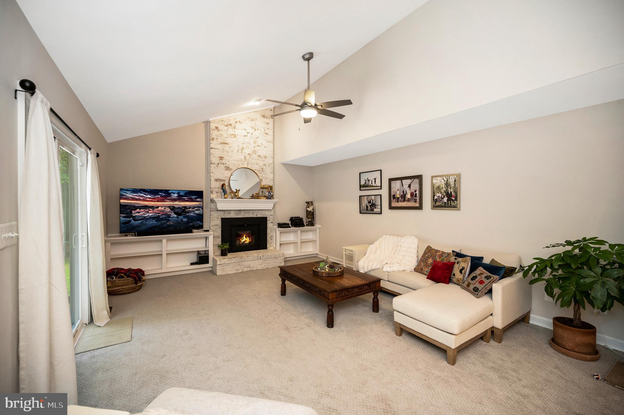 ENGLISH HILLS - Residential