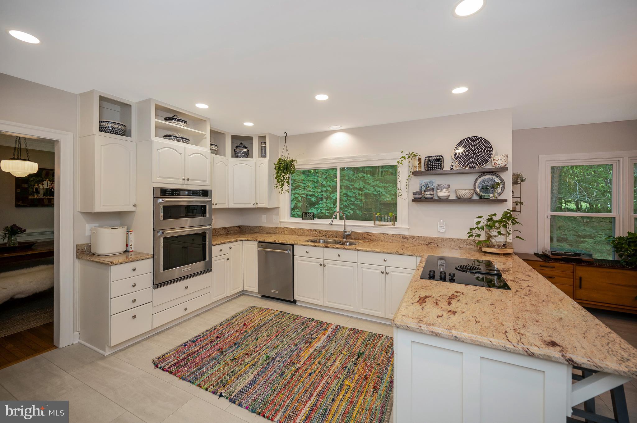 ENGLISH HILLS - Residential