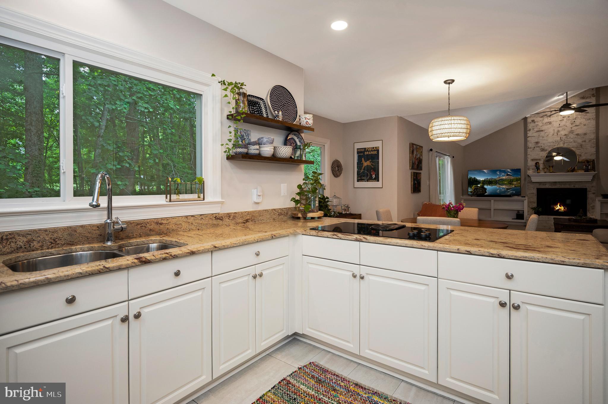 ENGLISH HILLS - Residential