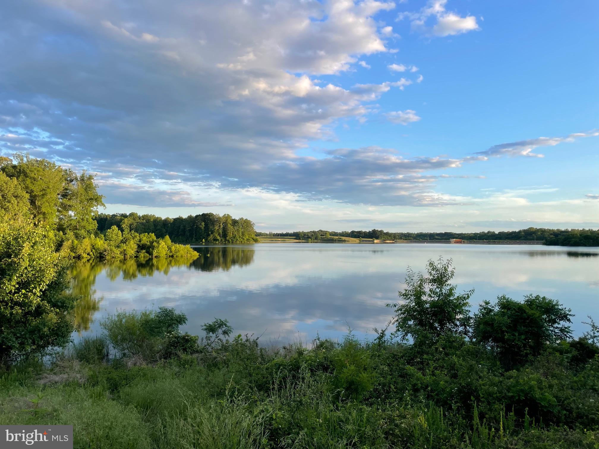 ENGLISH HILLS - Residential