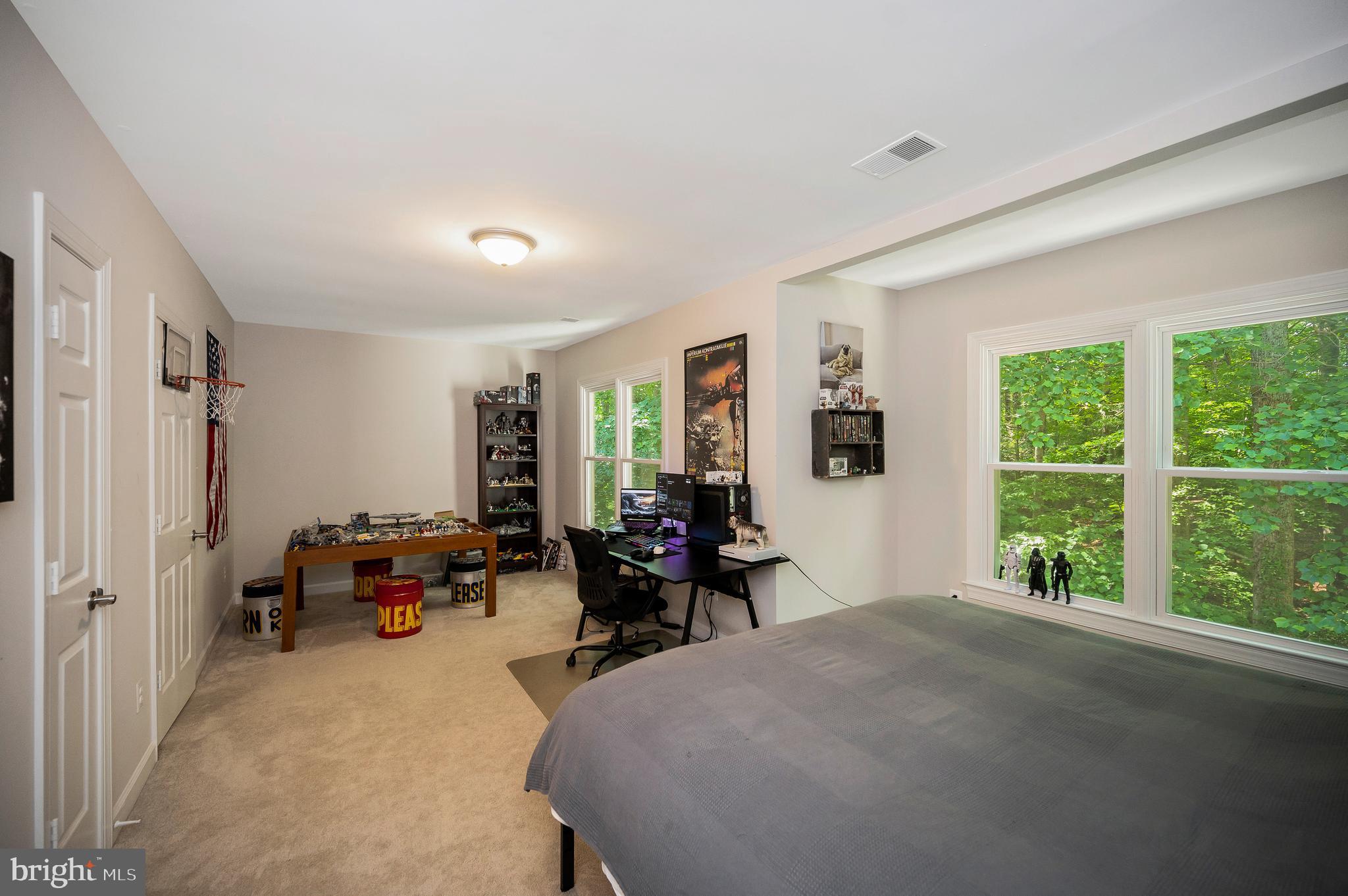 ENGLISH HILLS - Residential