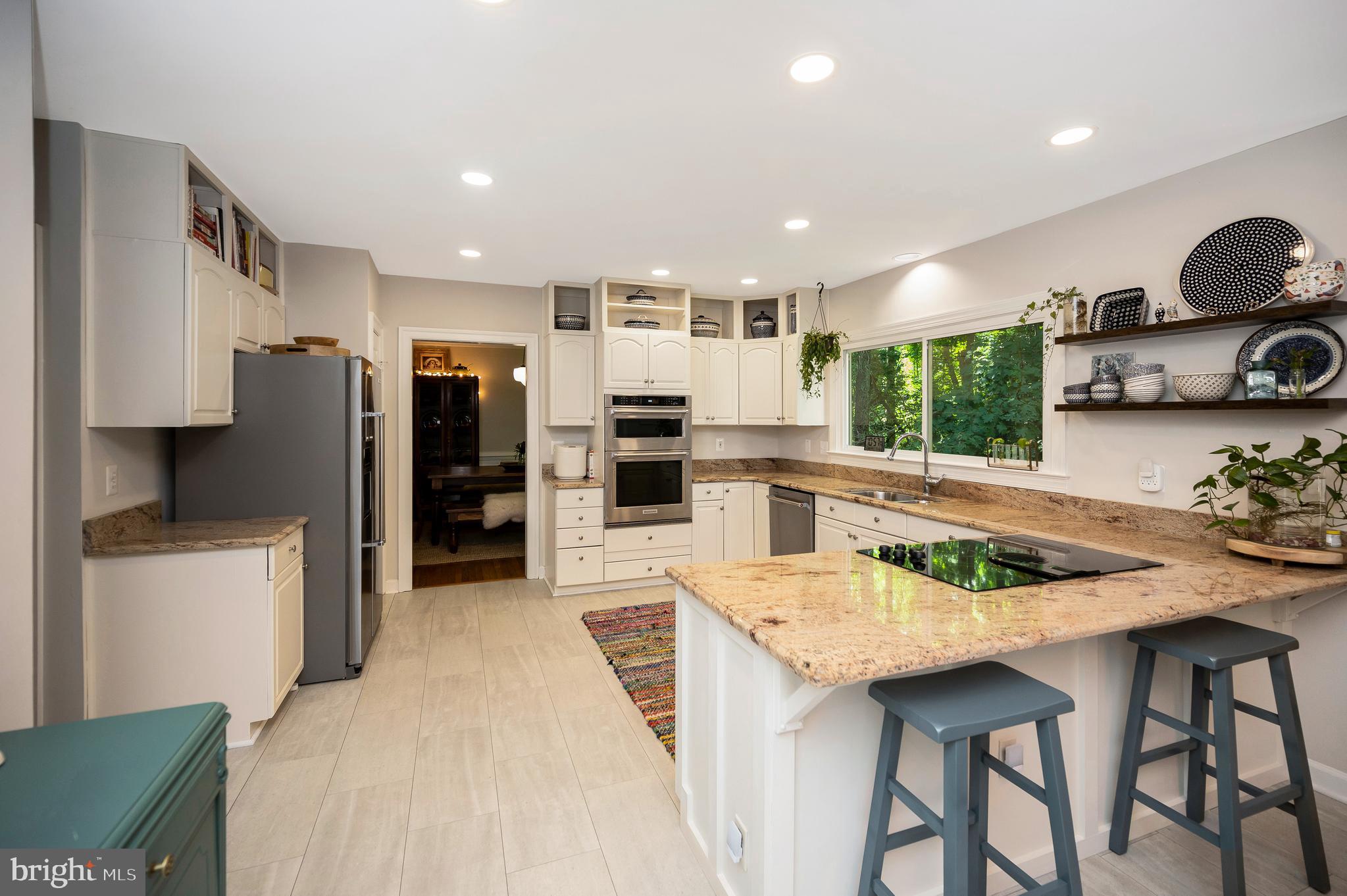 ENGLISH HILLS - Residential