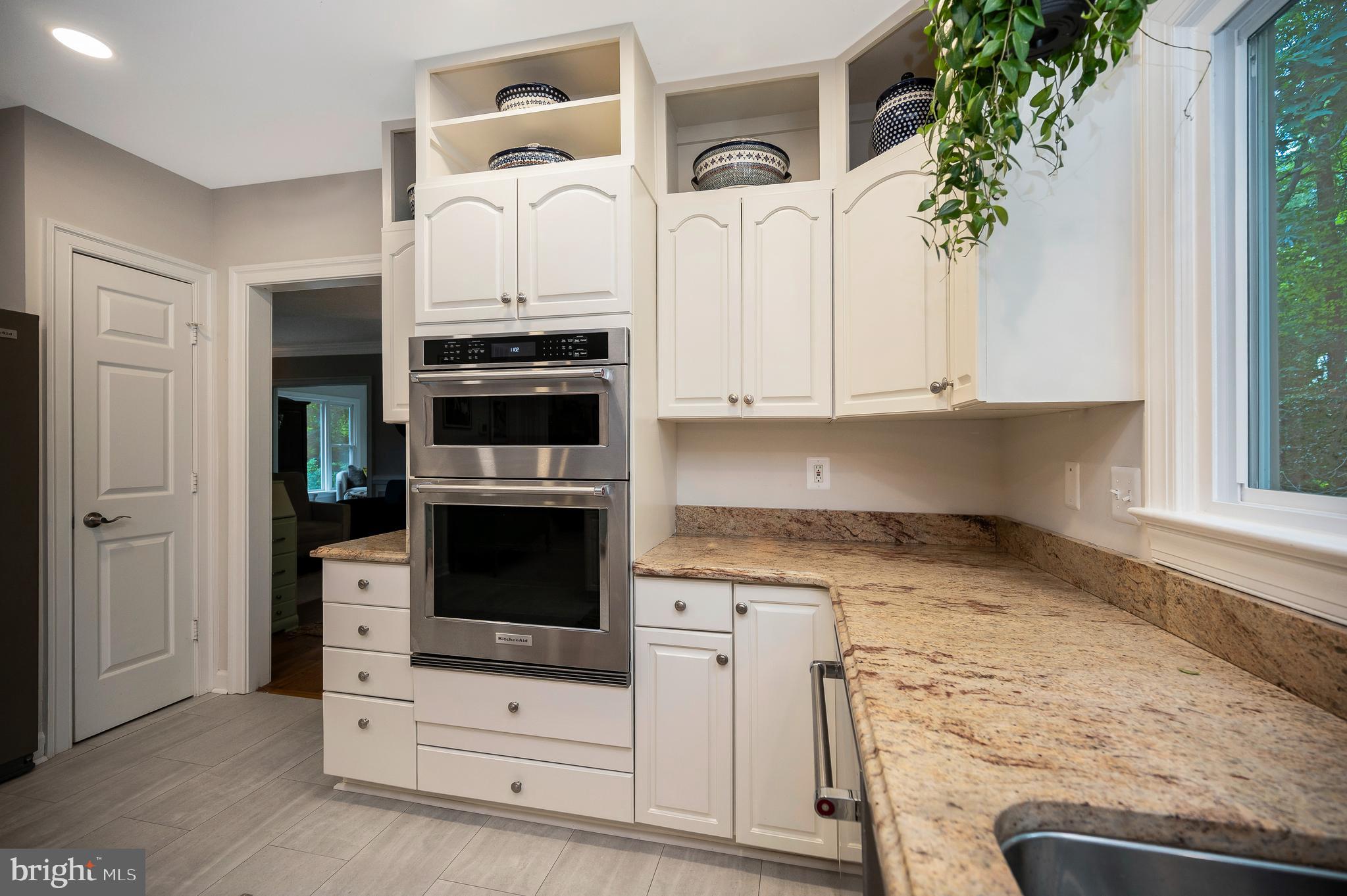 ENGLISH HILLS - Residential