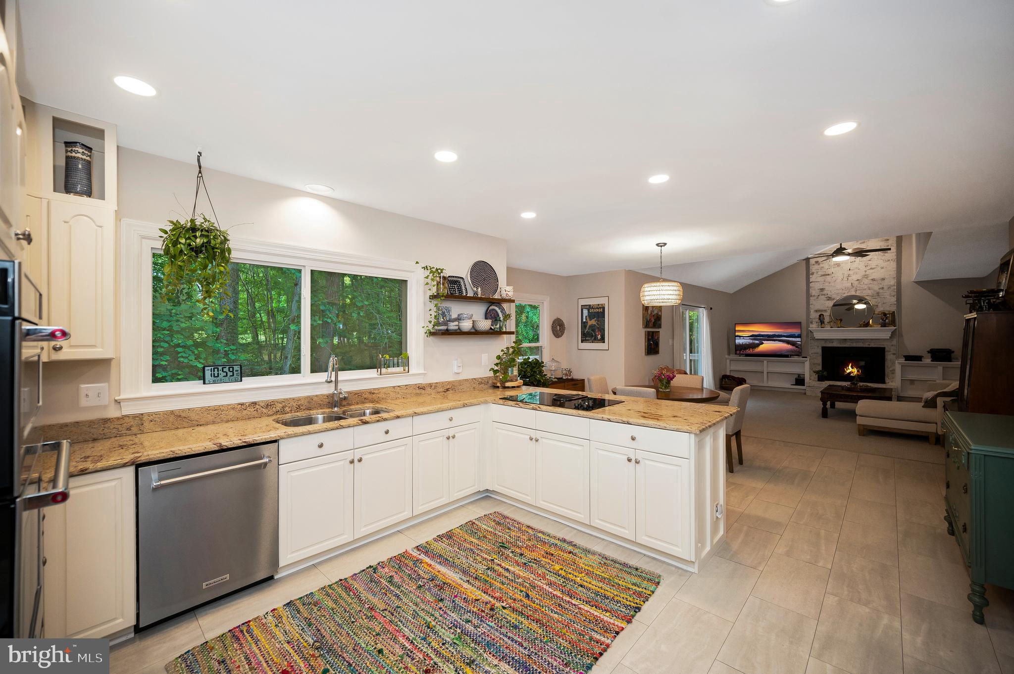 ENGLISH HILLS - Residential