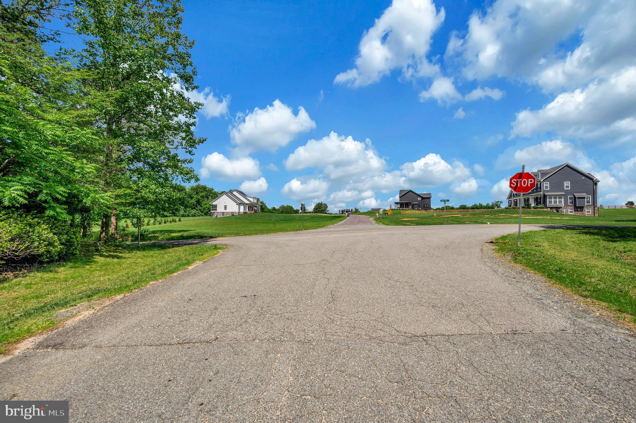 ENGLISH HILLS - Residential