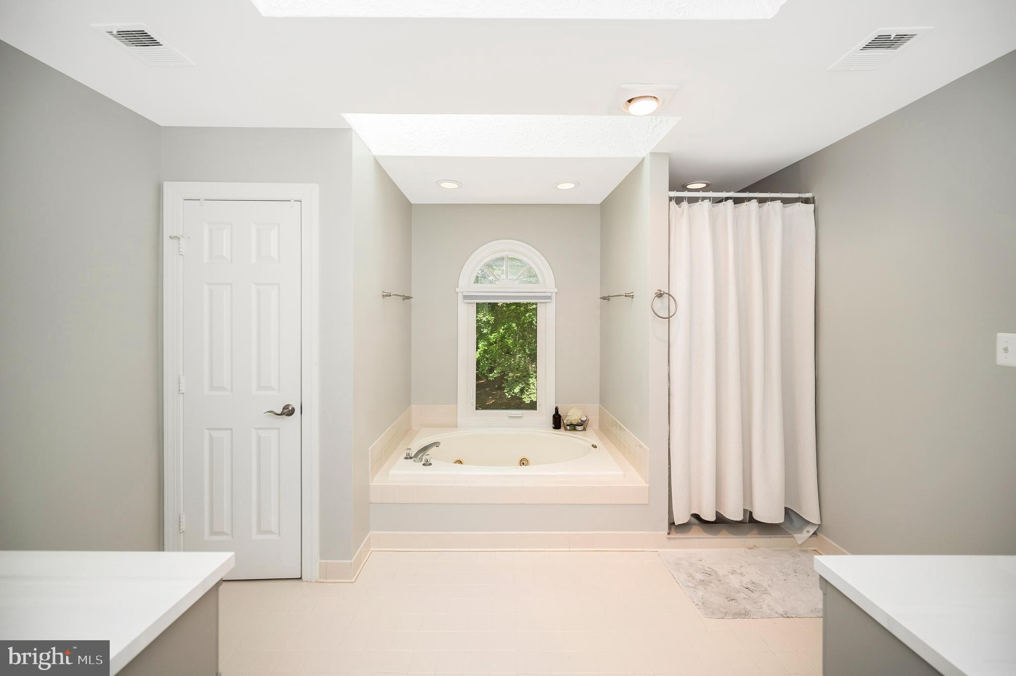 ENGLISH HILLS - Residential