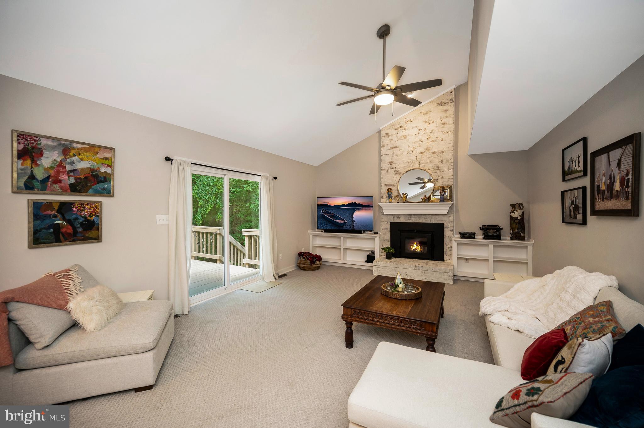 ENGLISH HILLS - Residential