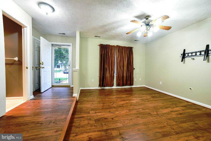 HUNTING QUARTERS - Residential Lease