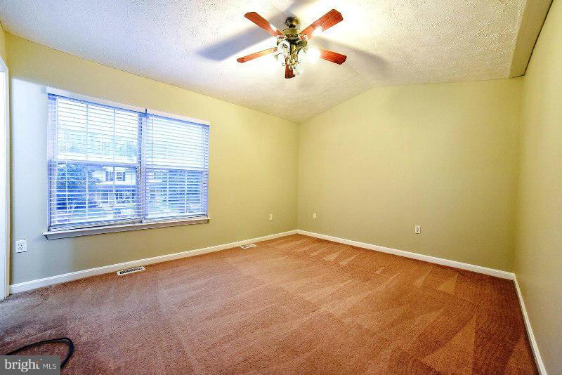 HUNTING QUARTERS - Residential Lease