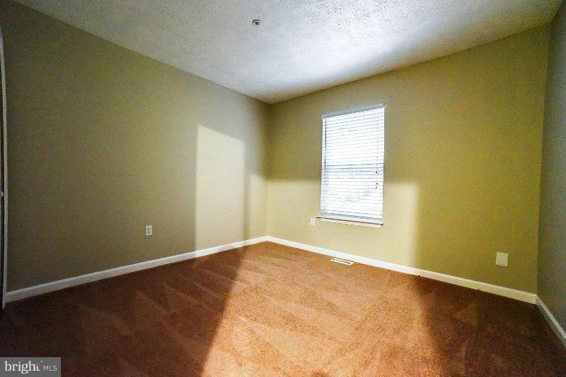 HUNTING QUARTERS - Residential Lease