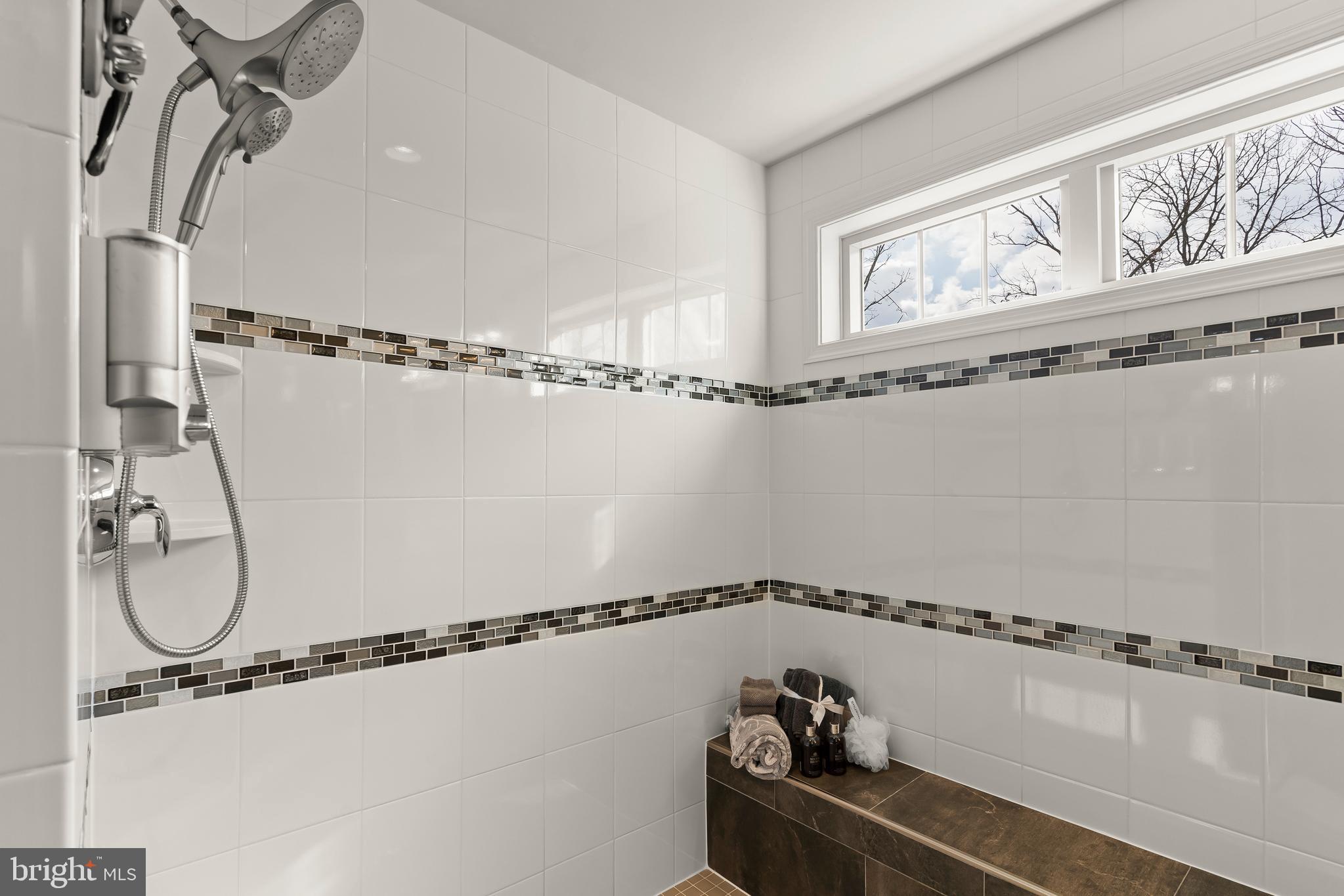 AVONLEA - Residential Lease