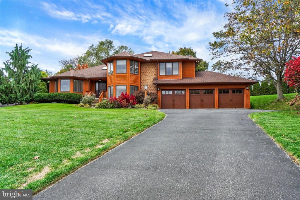 Photo of 277 Pine View Lane, YORK, PA 17403 (MLS # PAYK2092474)