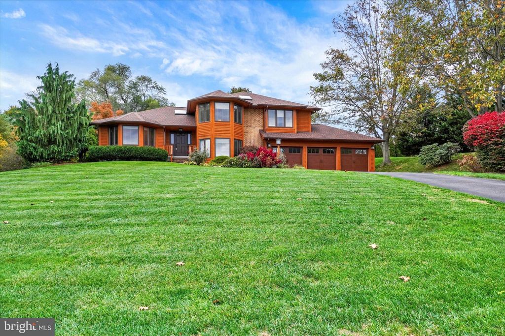 Photo of 277 Pine View Lane, YORK, PA 17403 (MLS # PAYK2092474)
