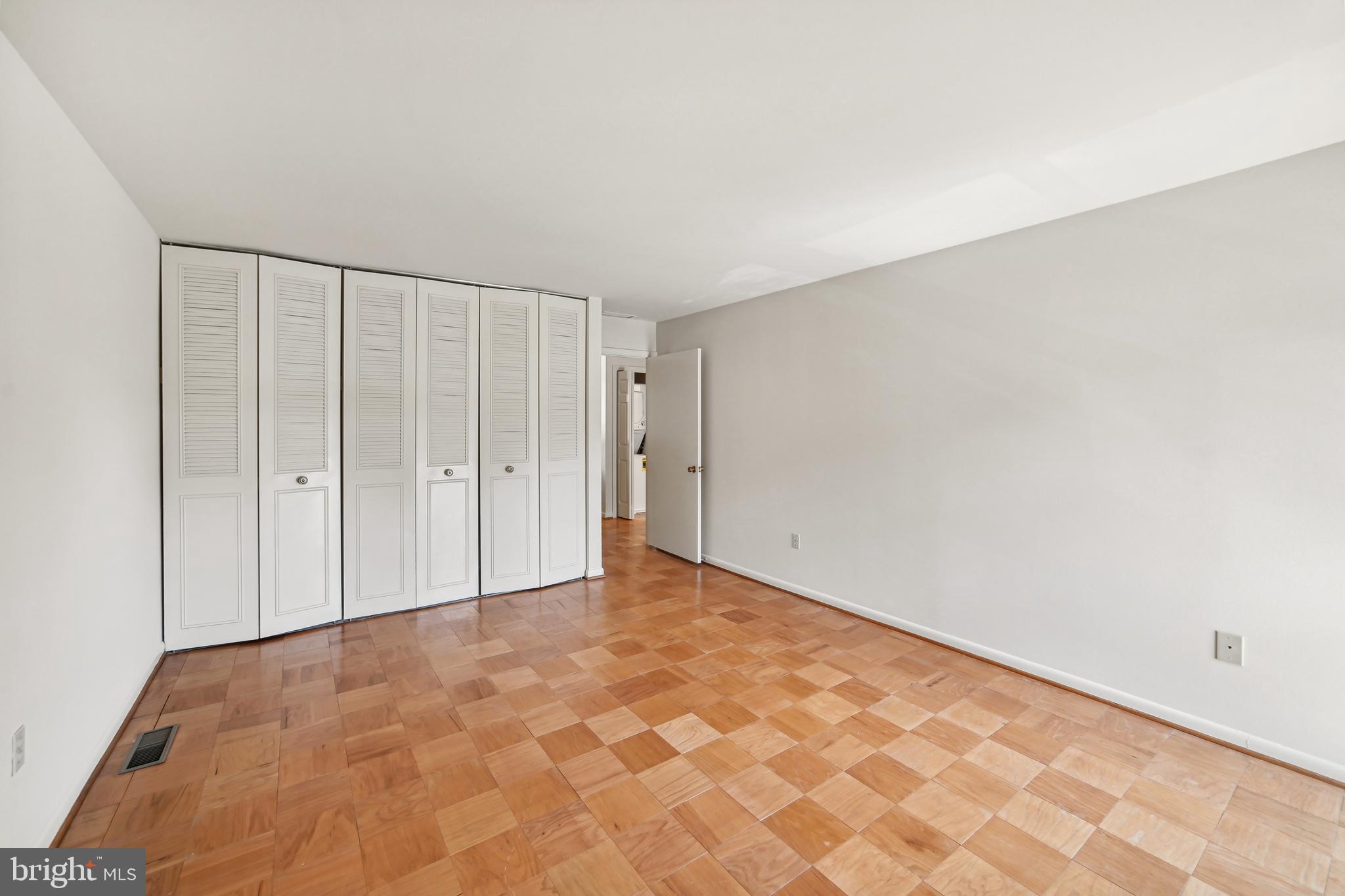 LEISURE WORLD - Residential