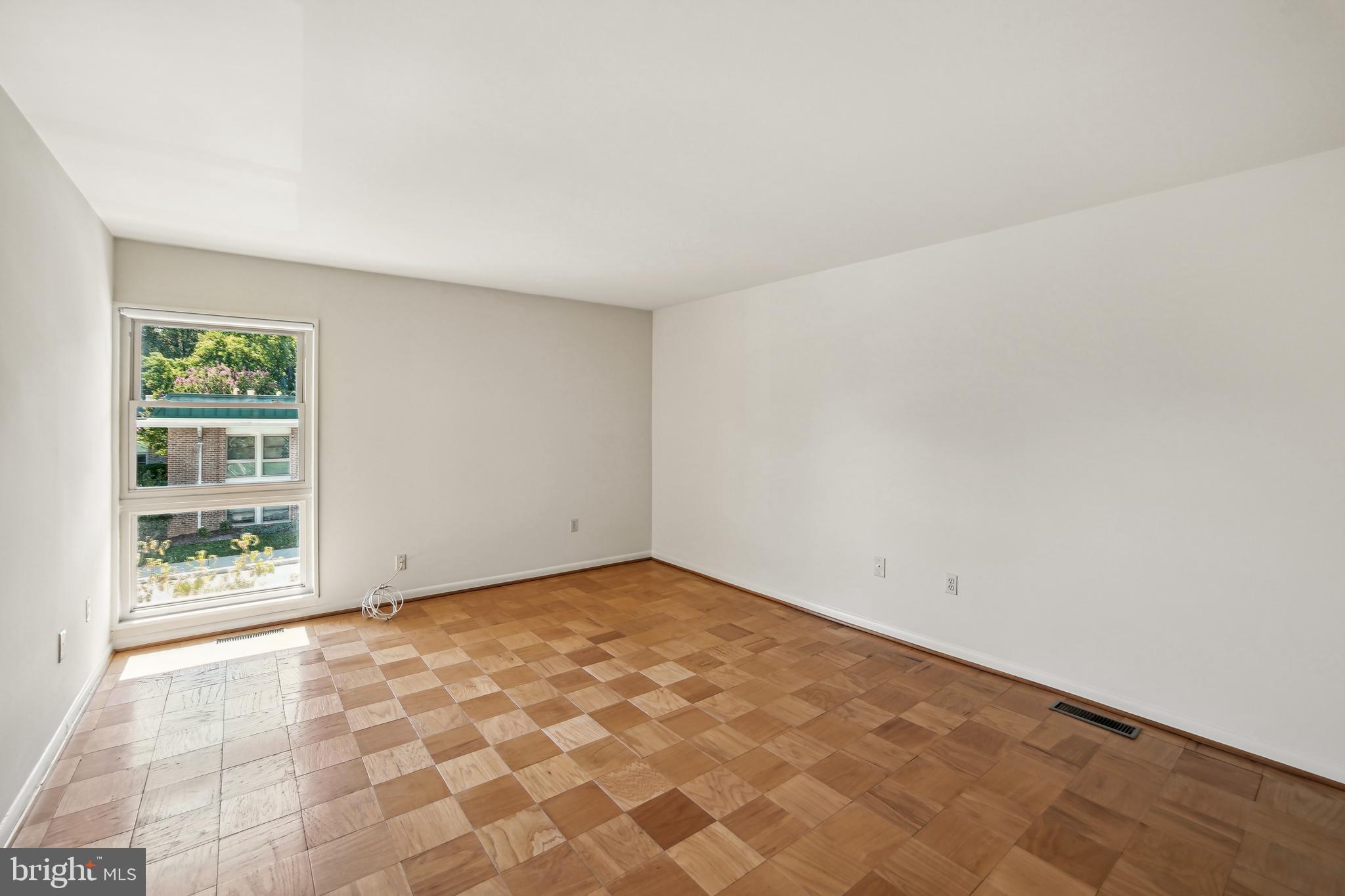 LEISURE WORLD - Residential