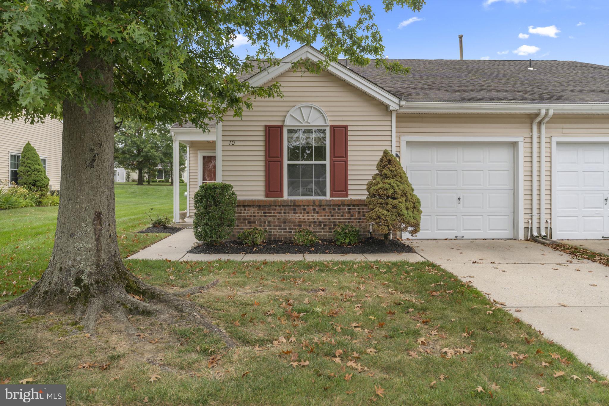10 YARROW PLACE
