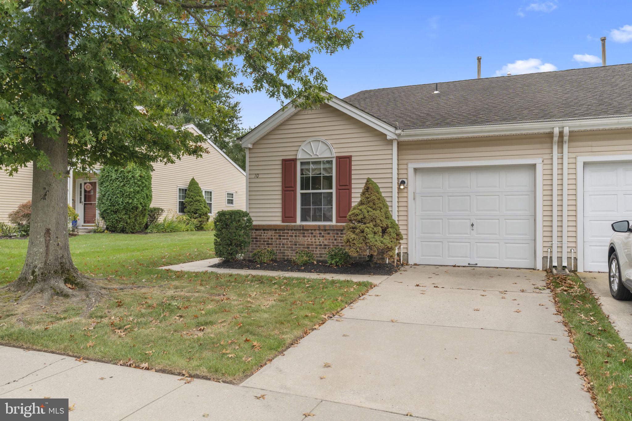 10 YARROW PLACE
