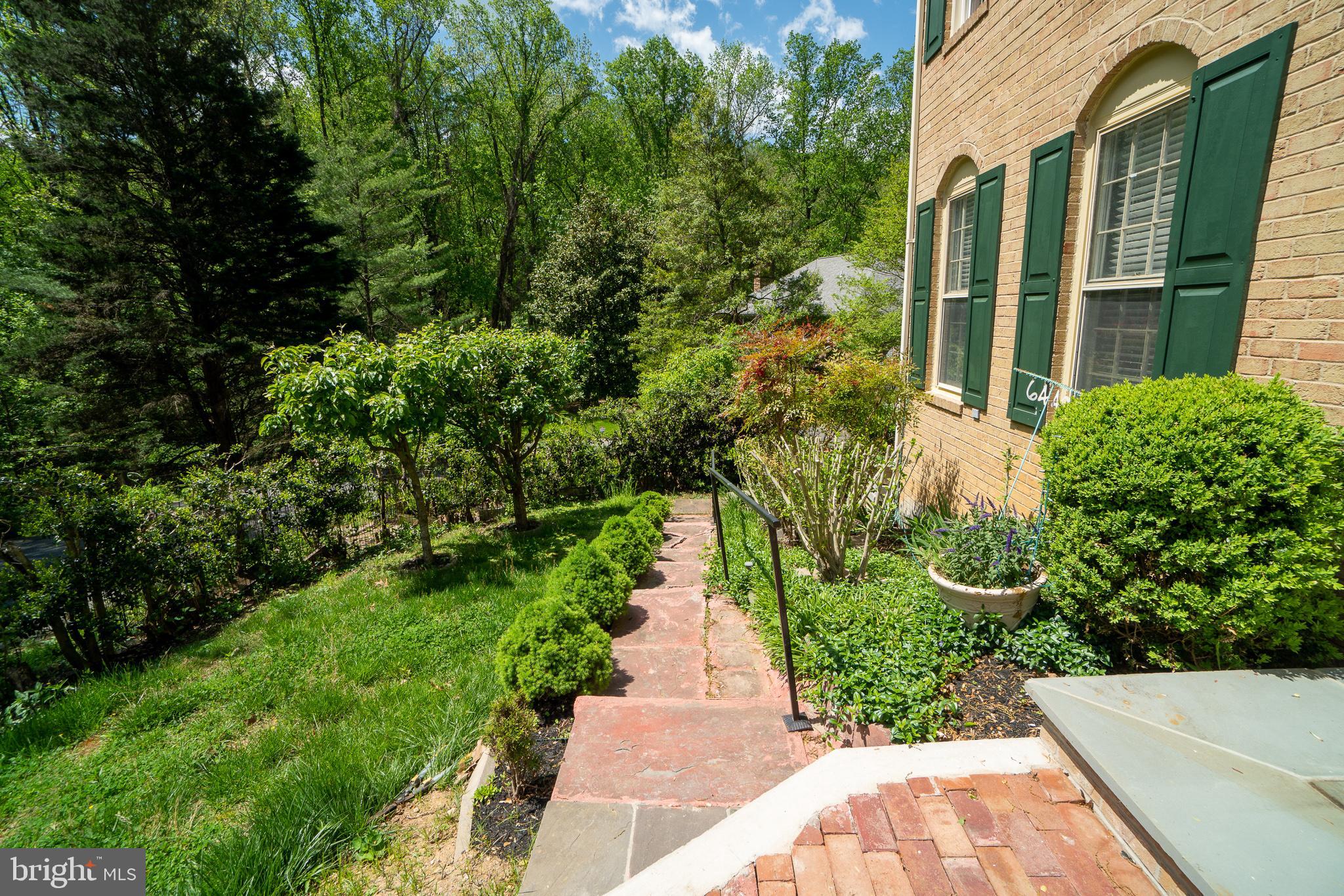 HERITAGE WALK - Residential Lease