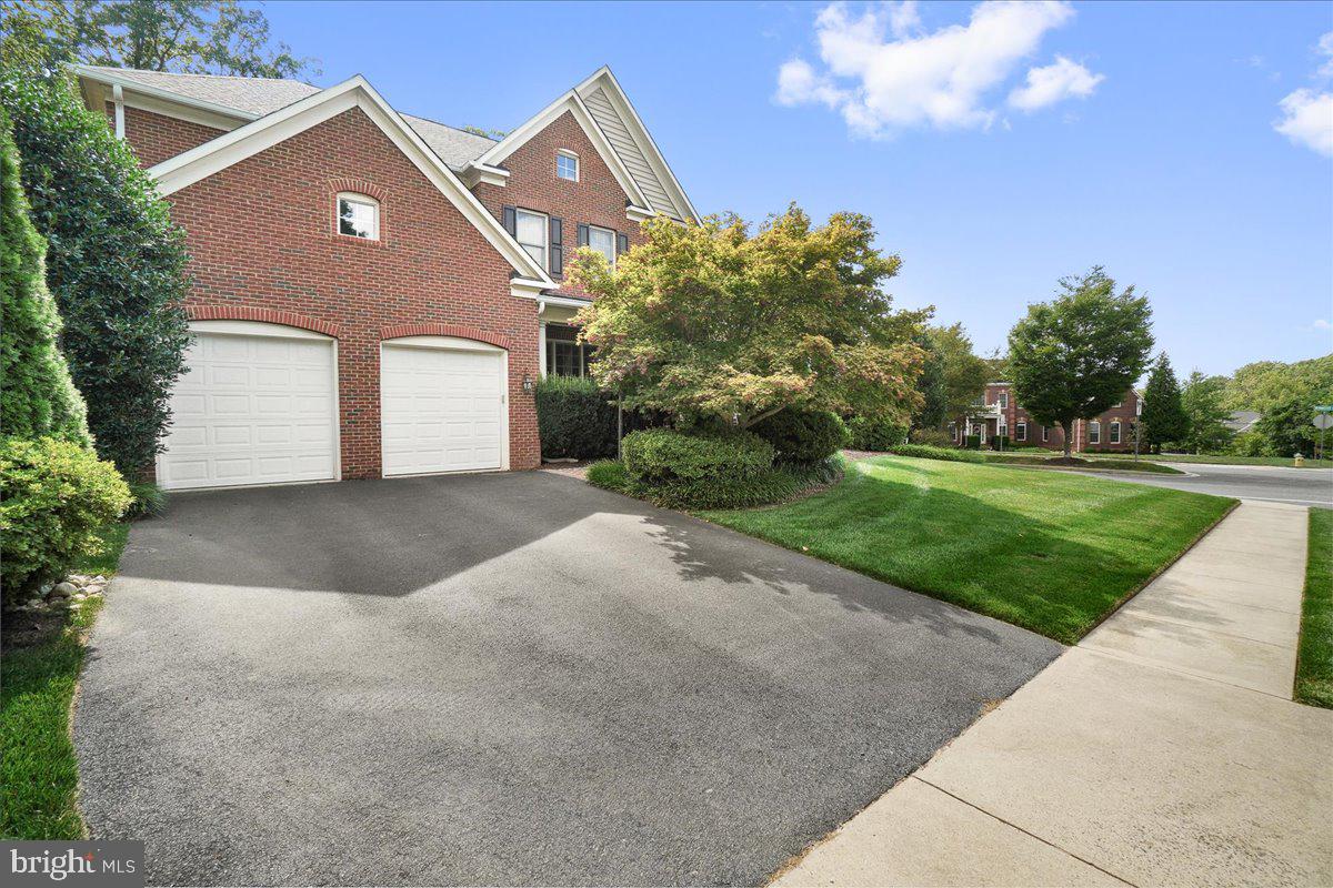 WINDSOR KNOLLS - Residential